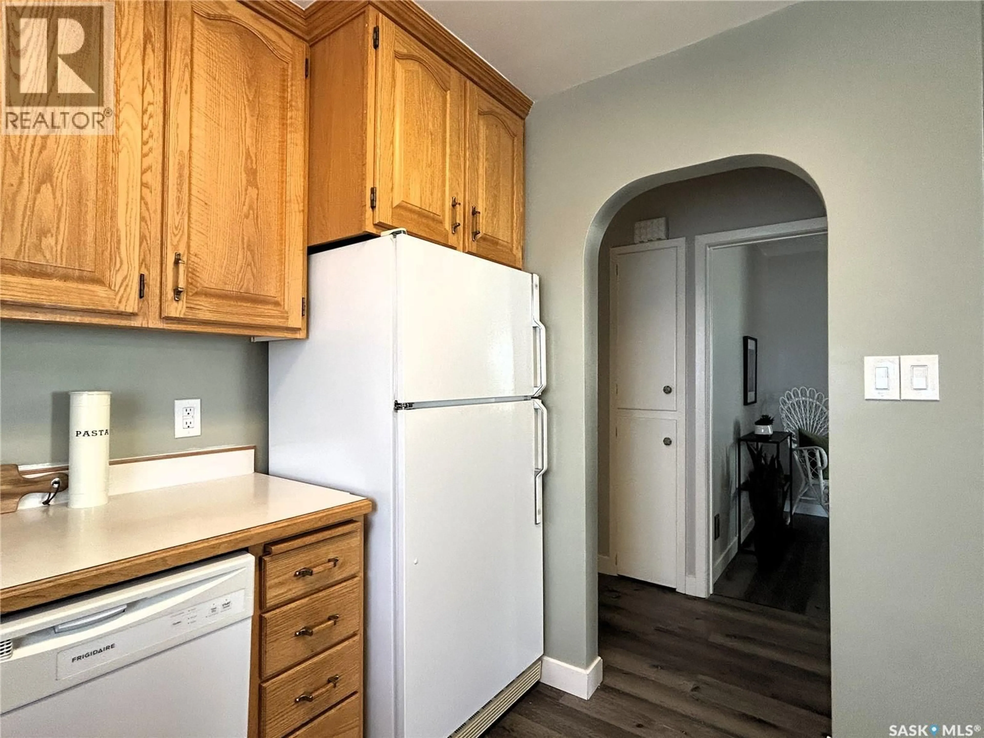 Standard kitchen, unknown for 317 108TH STREET, Saskatoon Saskatchewan S7N1P7