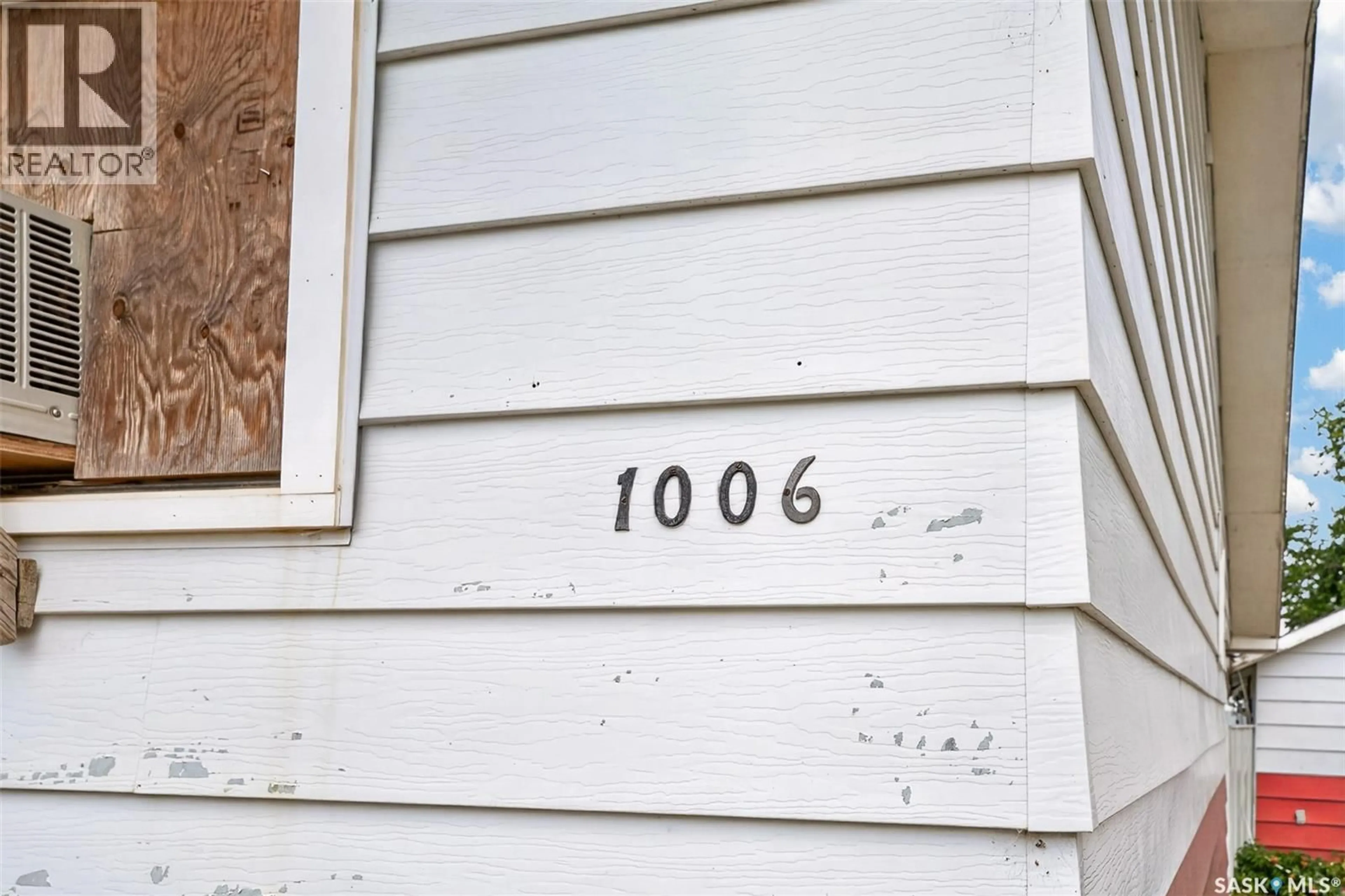 Home with vinyl exterior material, street for 1006 WARNER STREET, Moose Jaw Saskatchewan S6H5S5