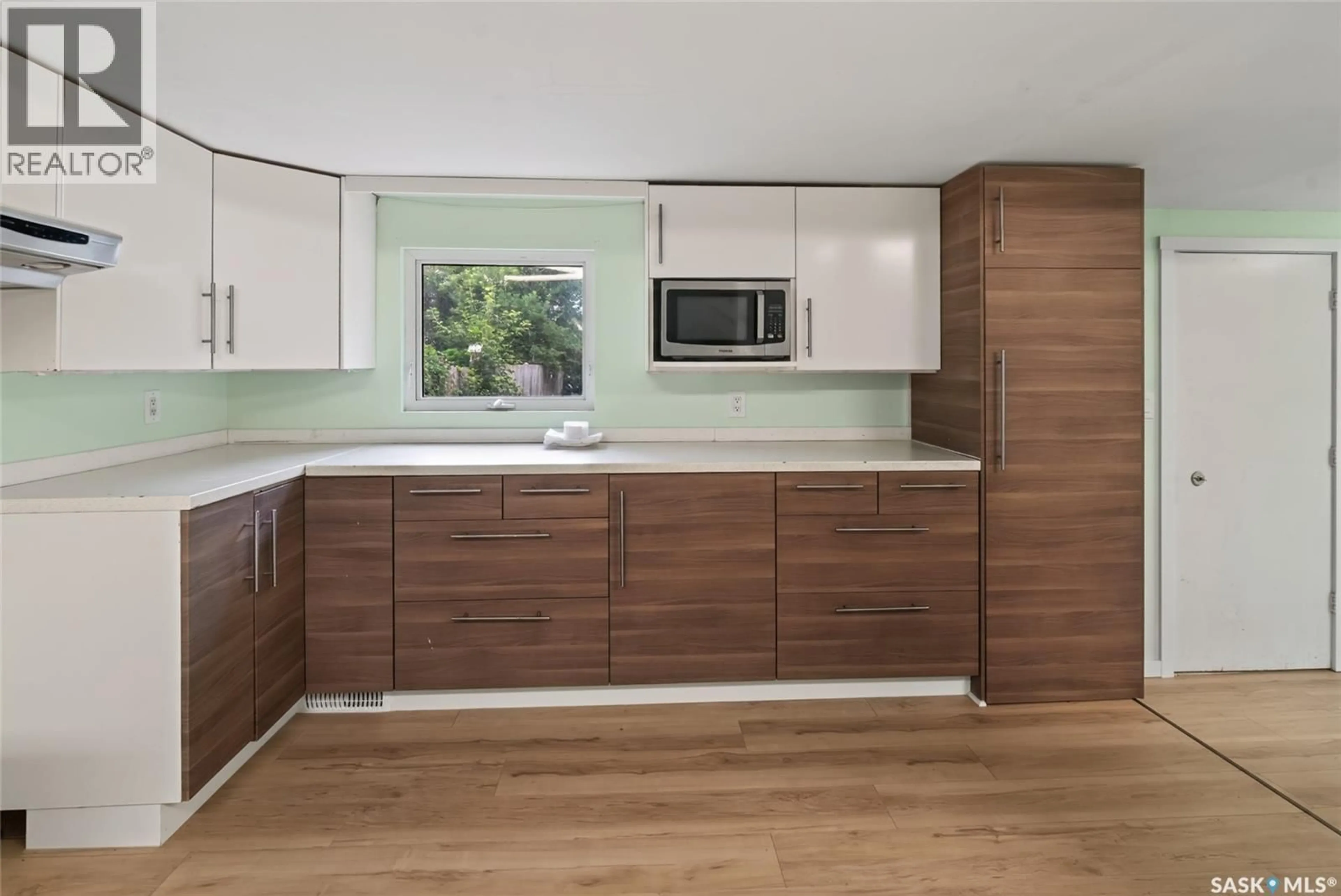 Standard kitchen, wood/laminate floor for 108 1ST AVENUE, Vanscoy Saskatchewan S0L3J0