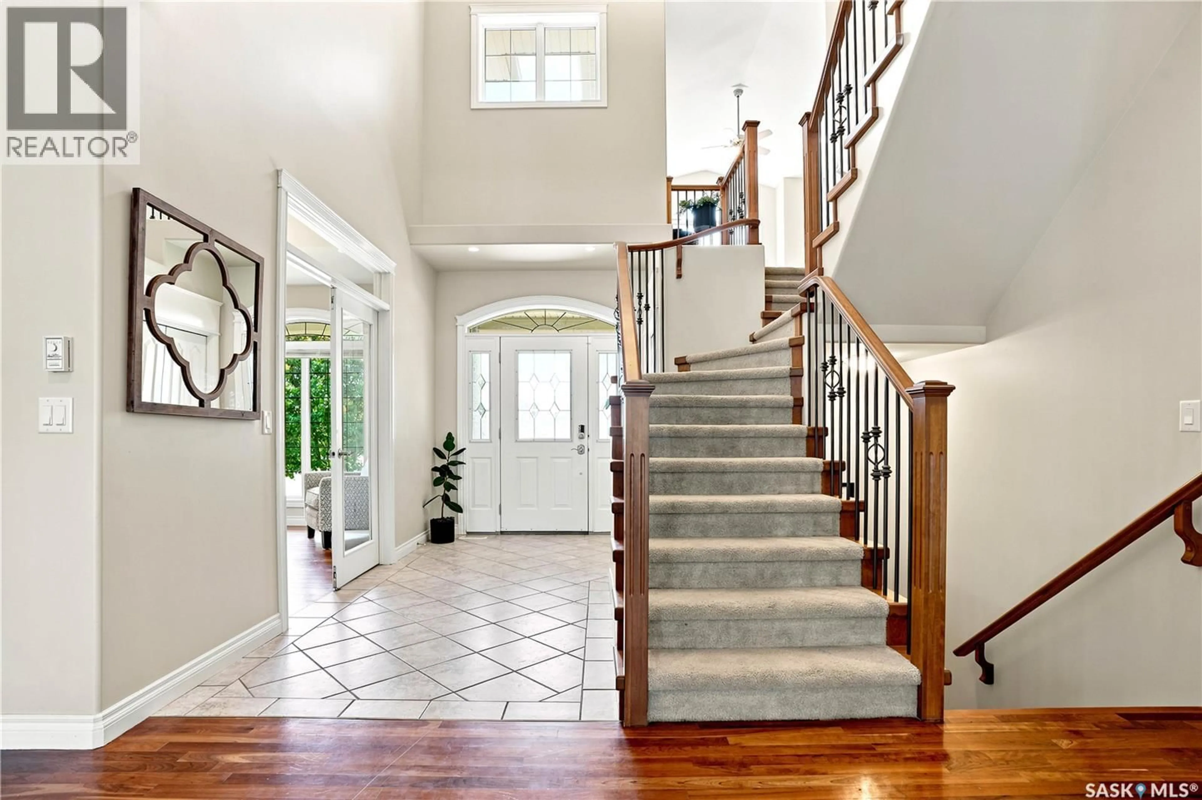 Indoor entryway for 718 BROOKHURST LANE, Saskatoon Saskatchewan S7V1G1