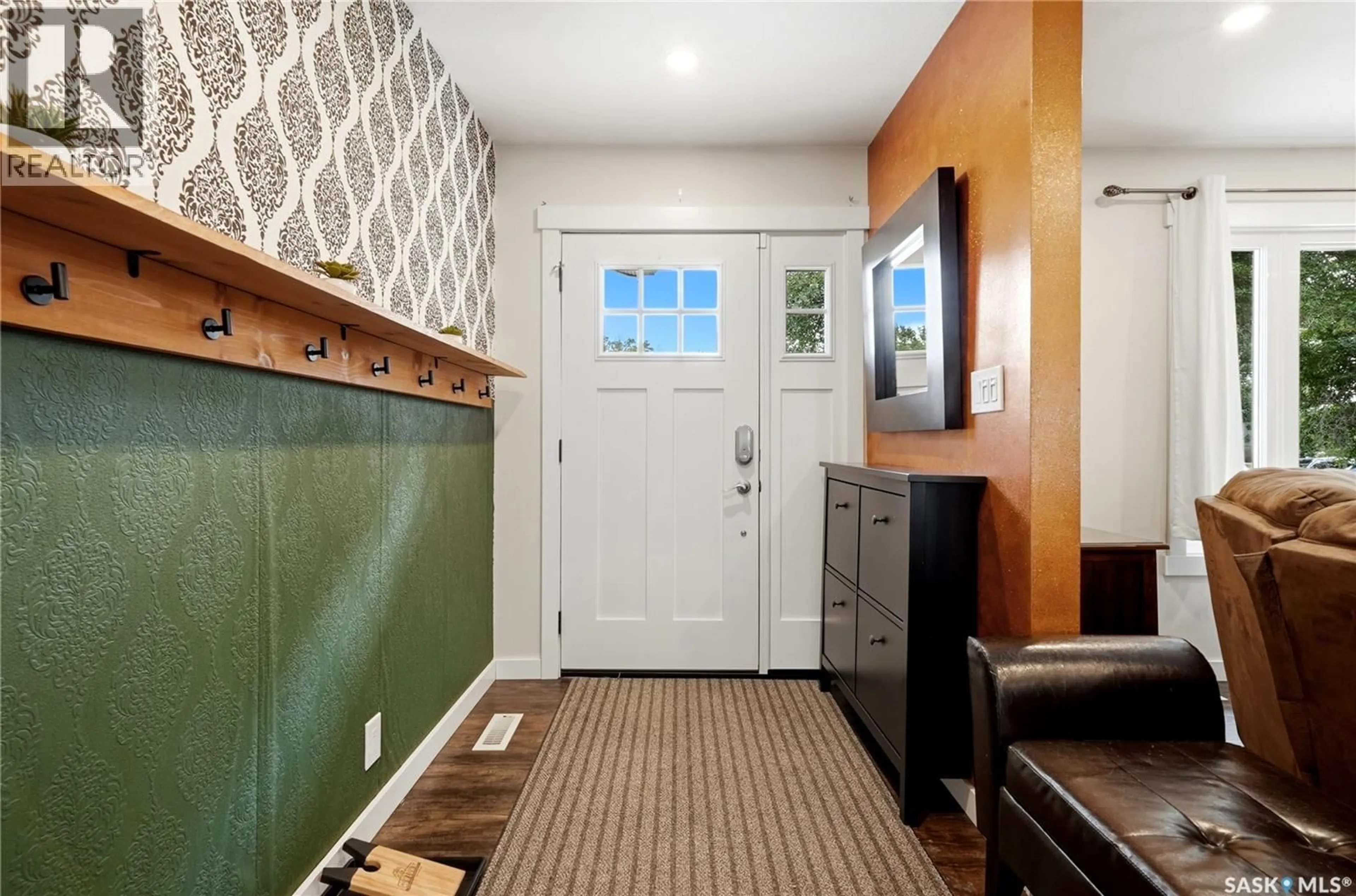 Indoor entryway for 114 MCSHERRY CRESCENT, Regina Saskatchewan S4T7B8