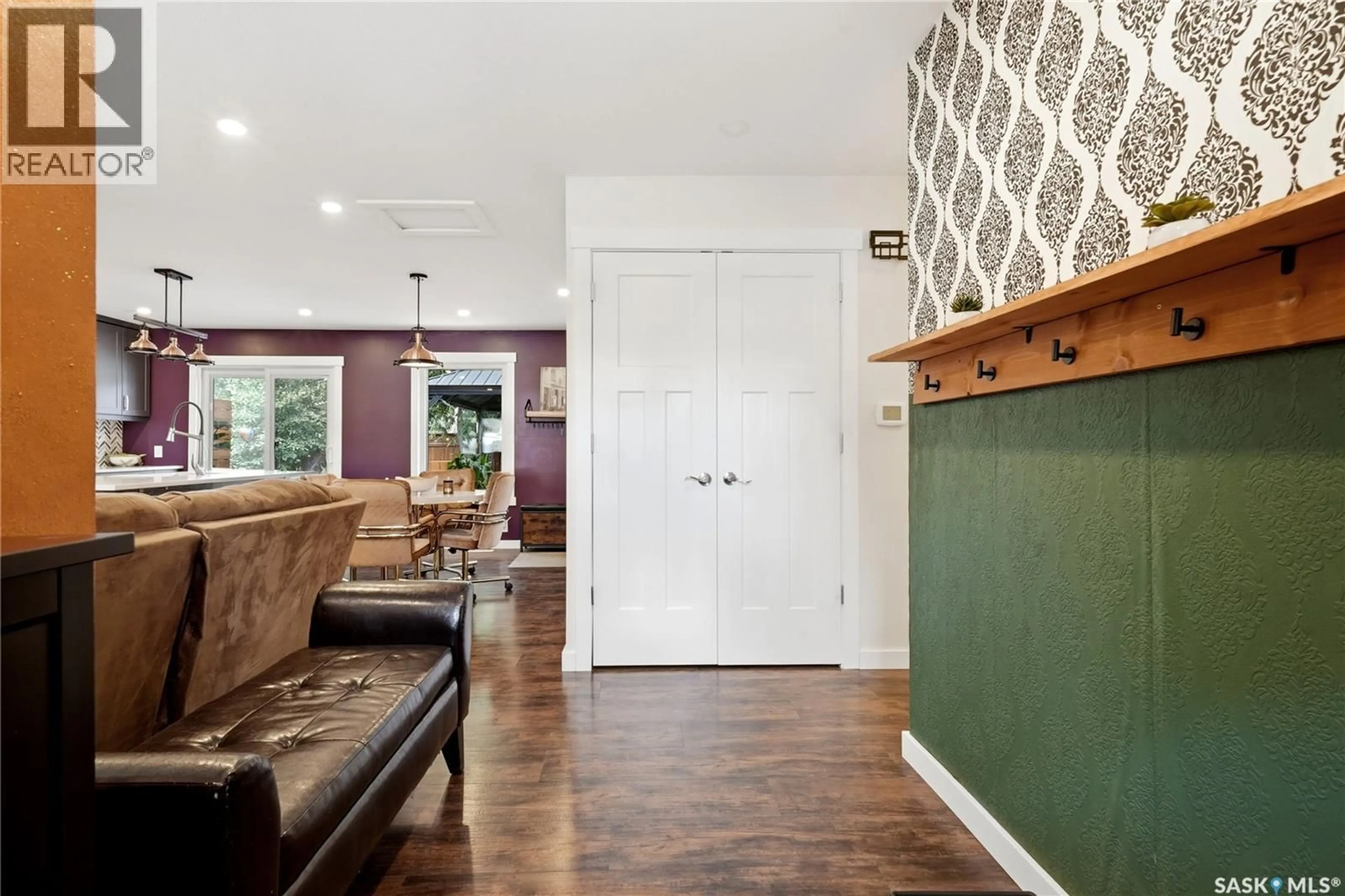 Indoor entryway for 114 MCSHERRY CRESCENT, Regina Saskatchewan S4T7B8