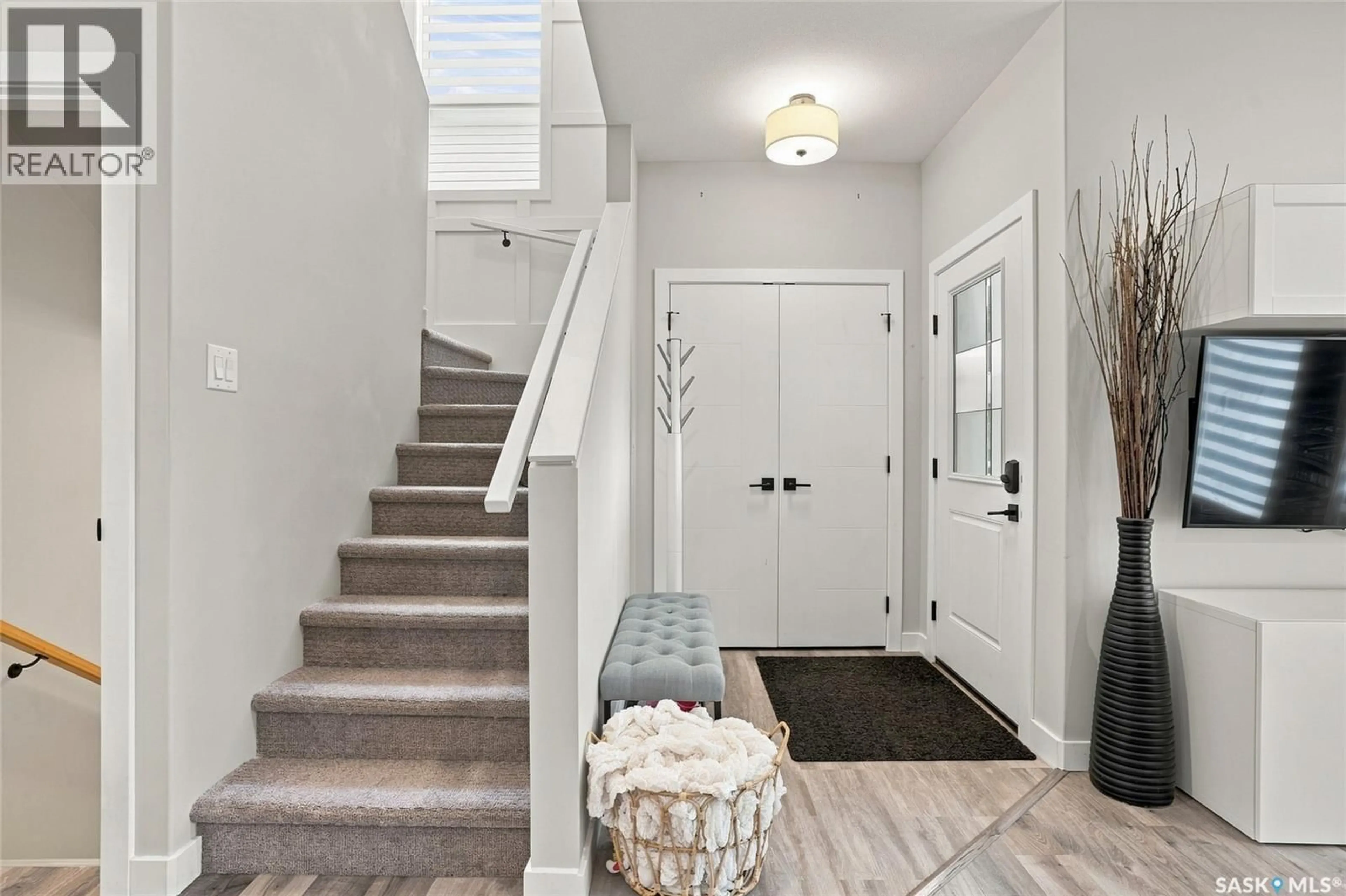 Indoor entryway for 222 DUBOIS CRESCENT, Saskatoon Saskatchewan S7V0R3