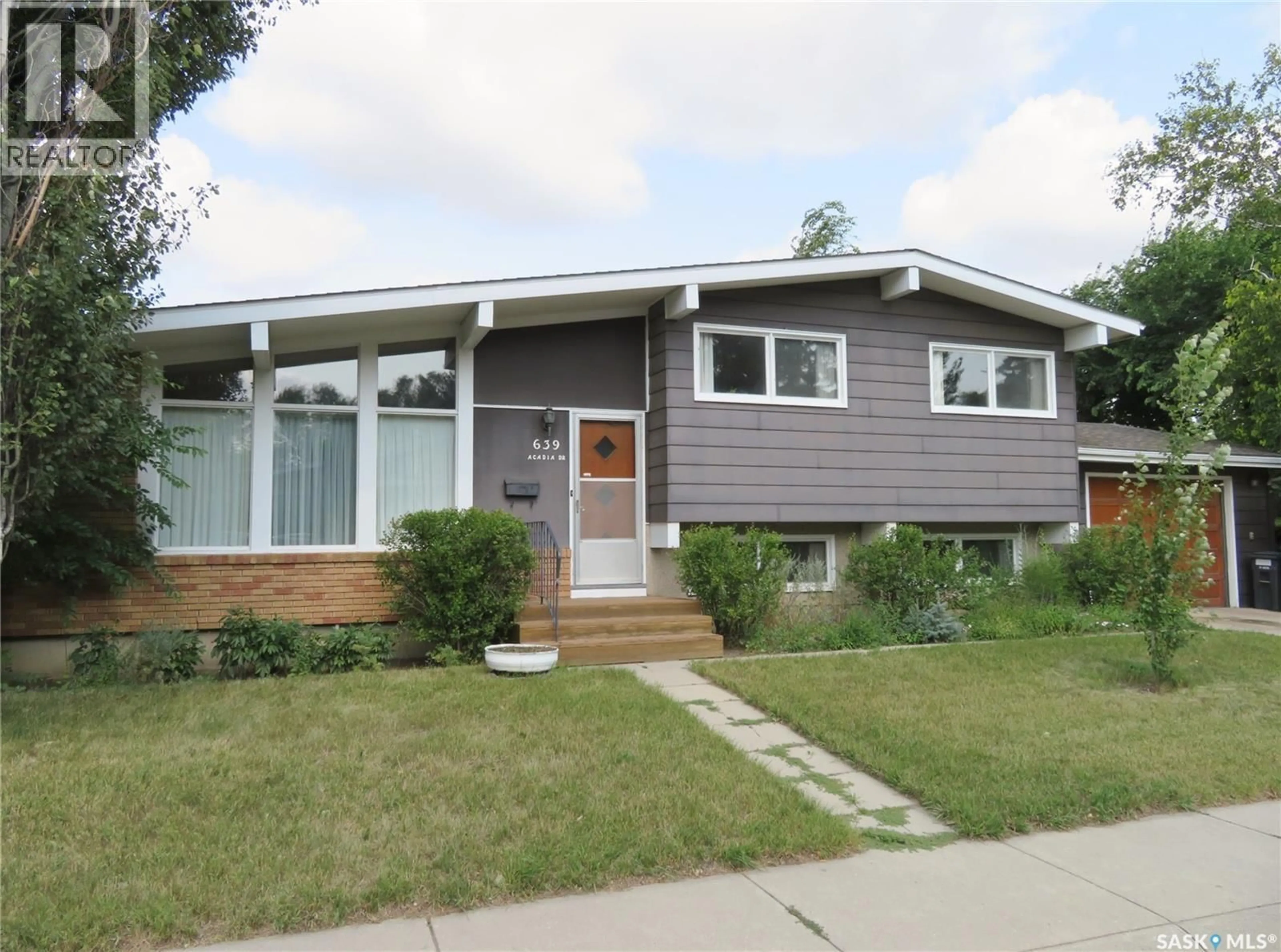Home with vinyl exterior material, street for 639 ACADIA DRIVE, Saskatoon Saskatchewan S7H3V8