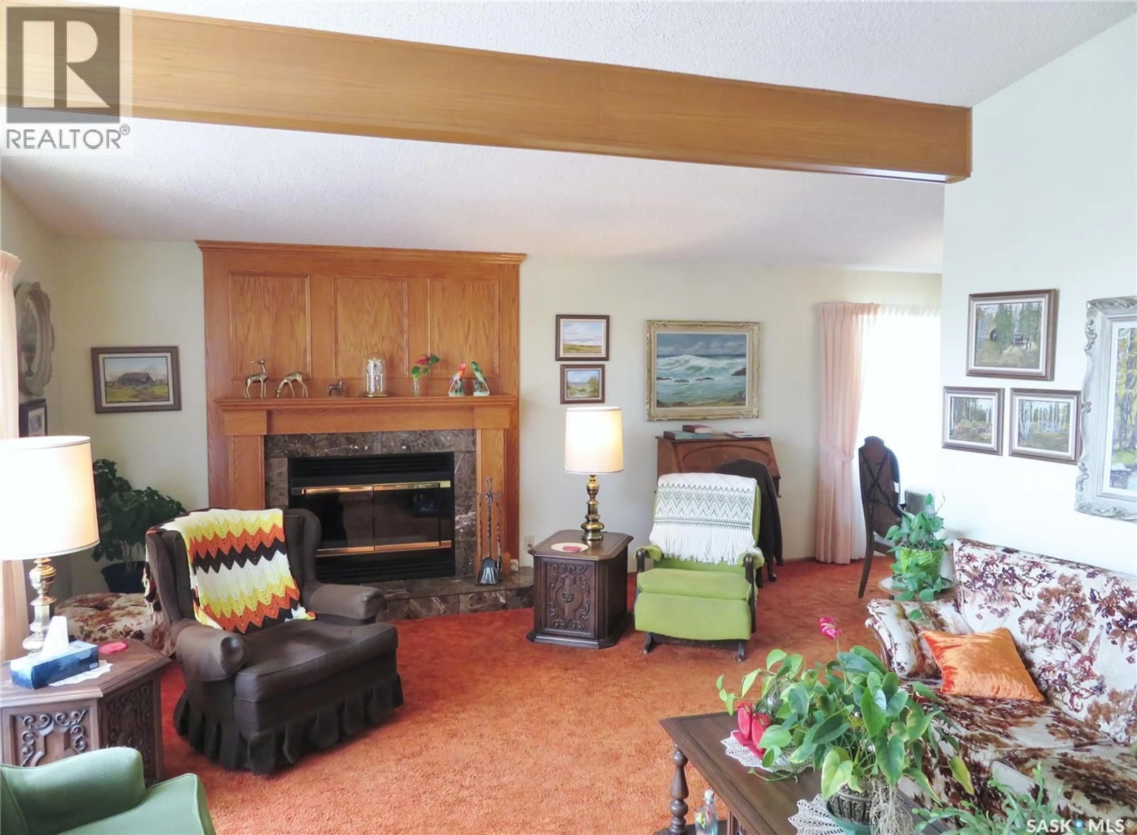 Living room with furniture, unknown for 639 ACADIA DRIVE, Saskatoon Saskatchewan S7H3V8