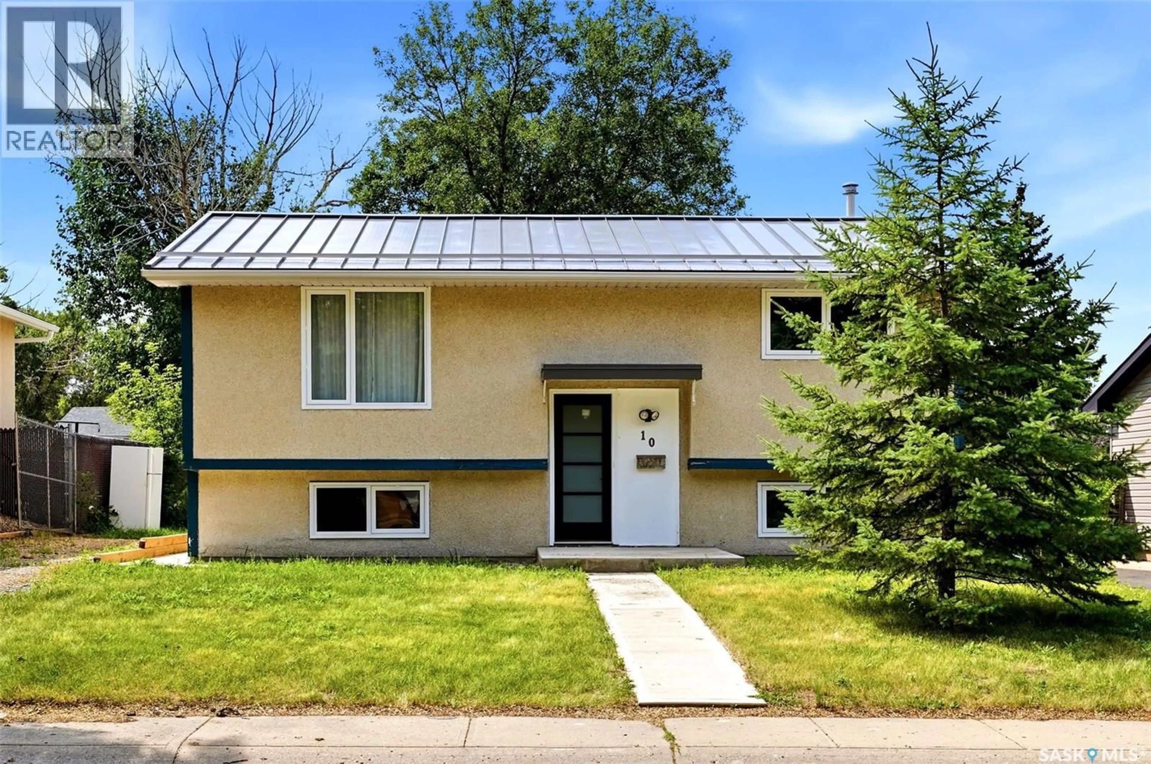 Home with vinyl exterior material, street for 10 OSBORNE CRESCENT, Regina Saskatchewan S4R5J1