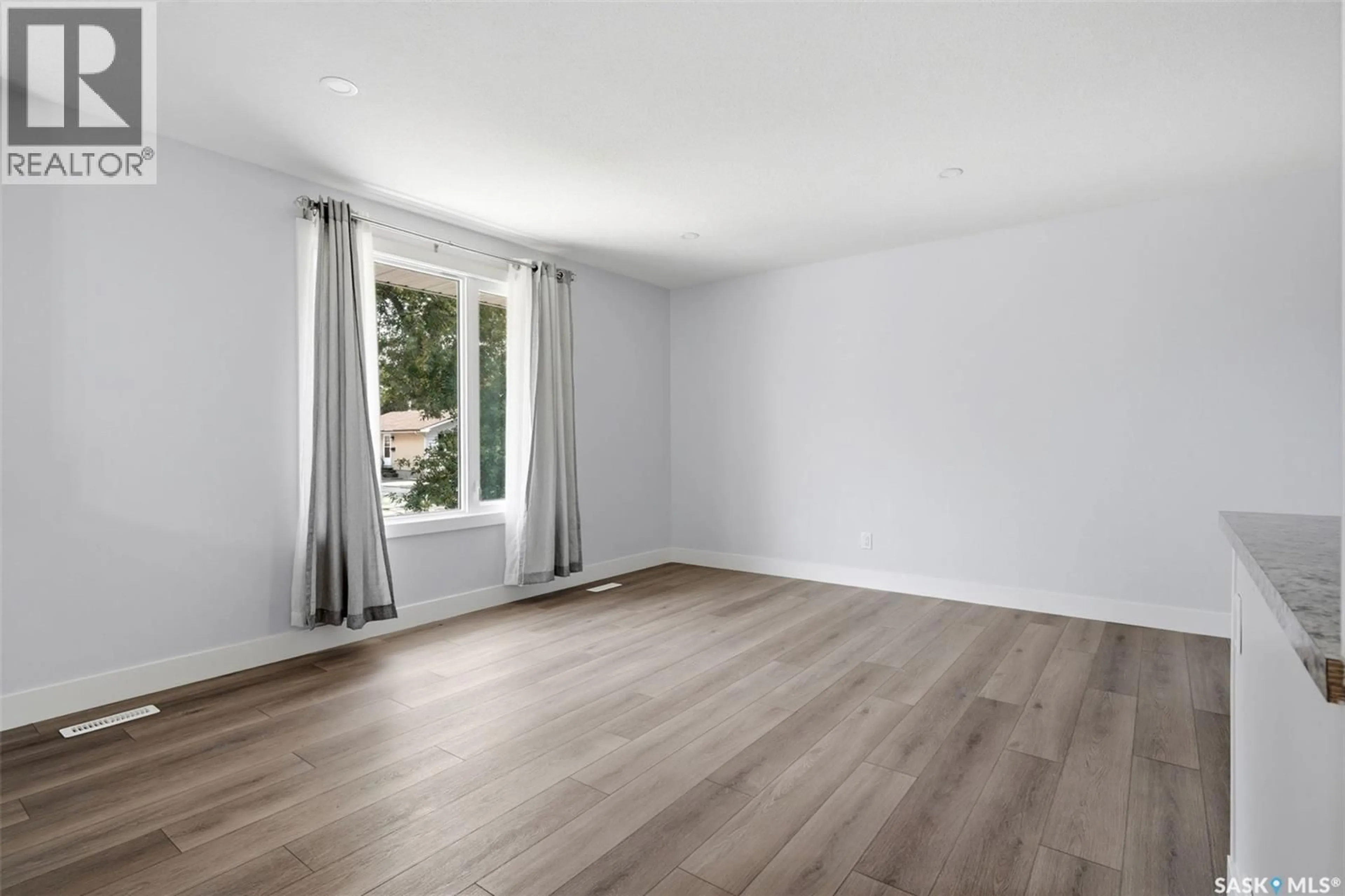 A pic of a room for 10 OSBORNE CRESCENT, Regina Saskatchewan S4R5J1