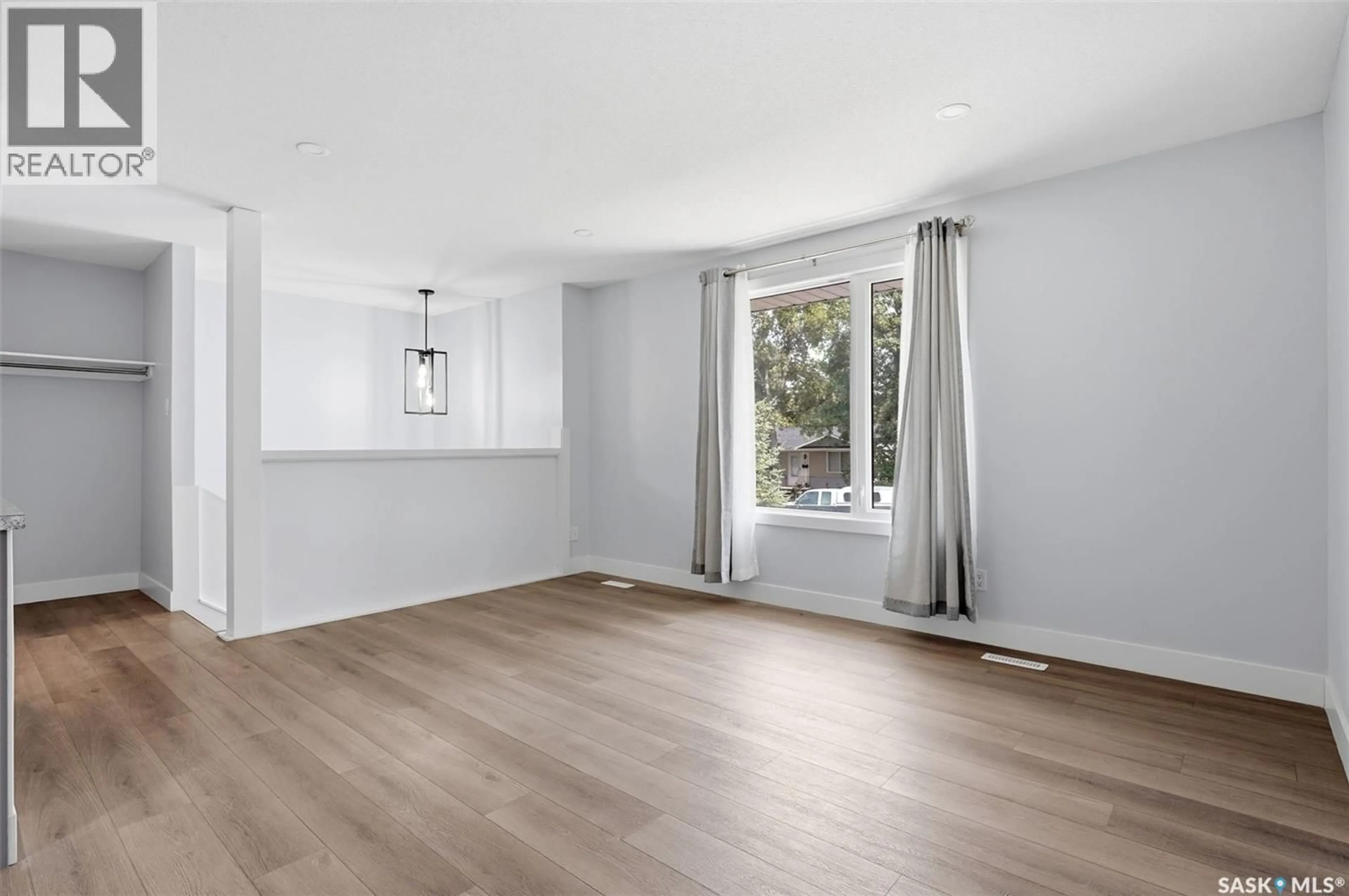 A pic of a room for 10 OSBORNE CRESCENT, Regina Saskatchewan S4R5J1