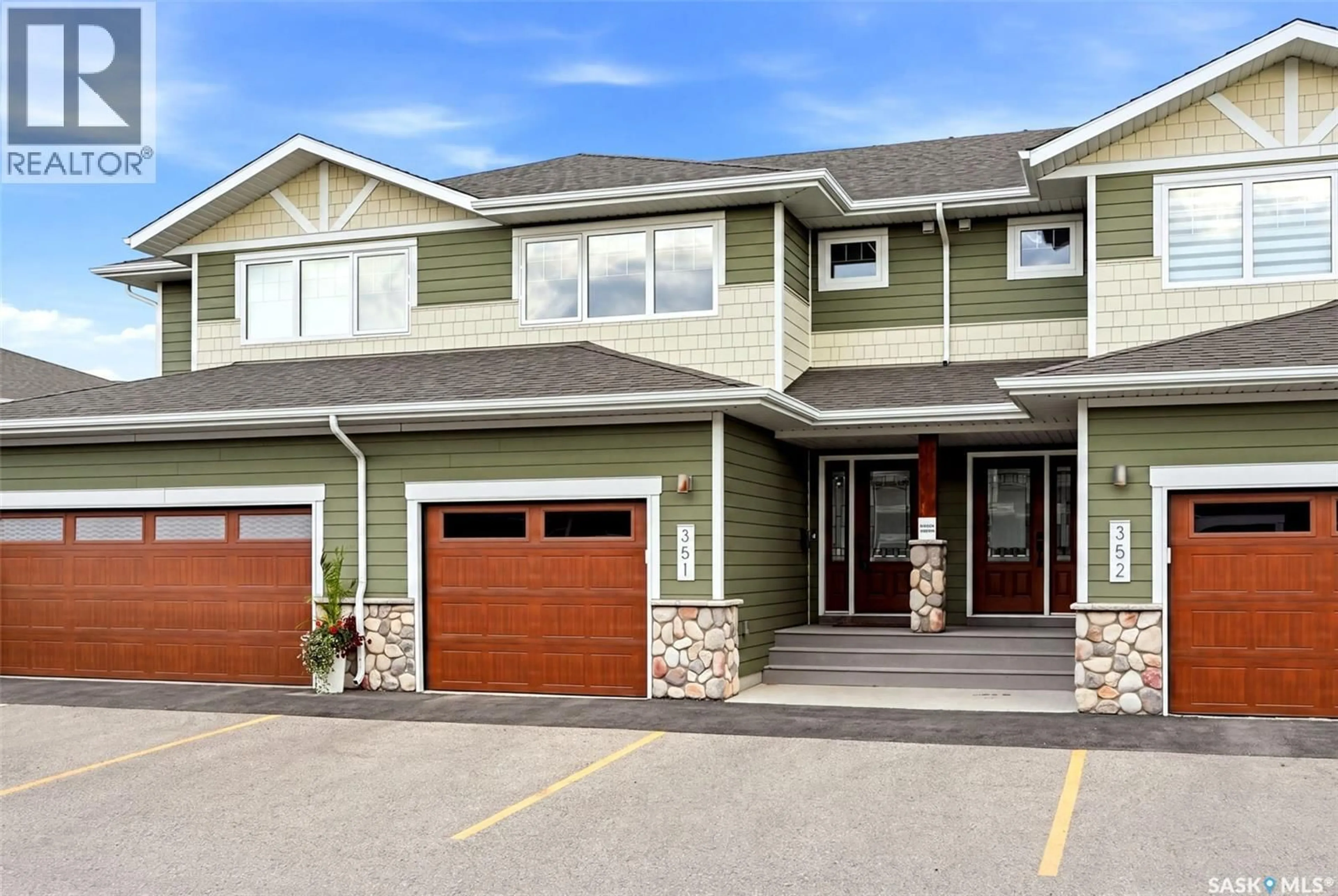 Home with vinyl exterior material, street for 351 4000 SANDHILL CRESCENT, Regina Saskatchewan S4V3N4