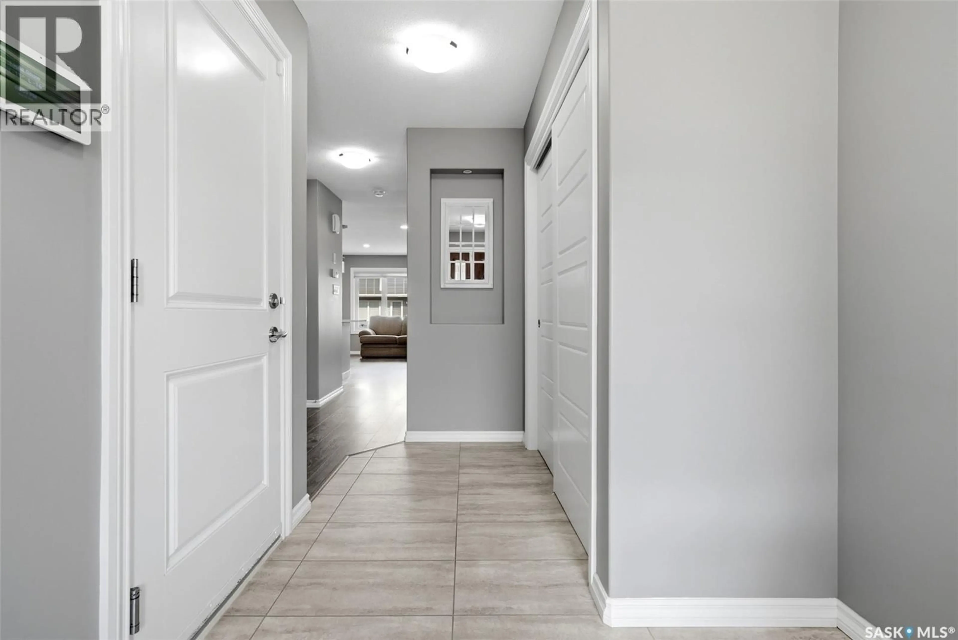 Indoor entryway for 351 4000 SANDHILL CRESCENT, Regina Saskatchewan S4V3N4