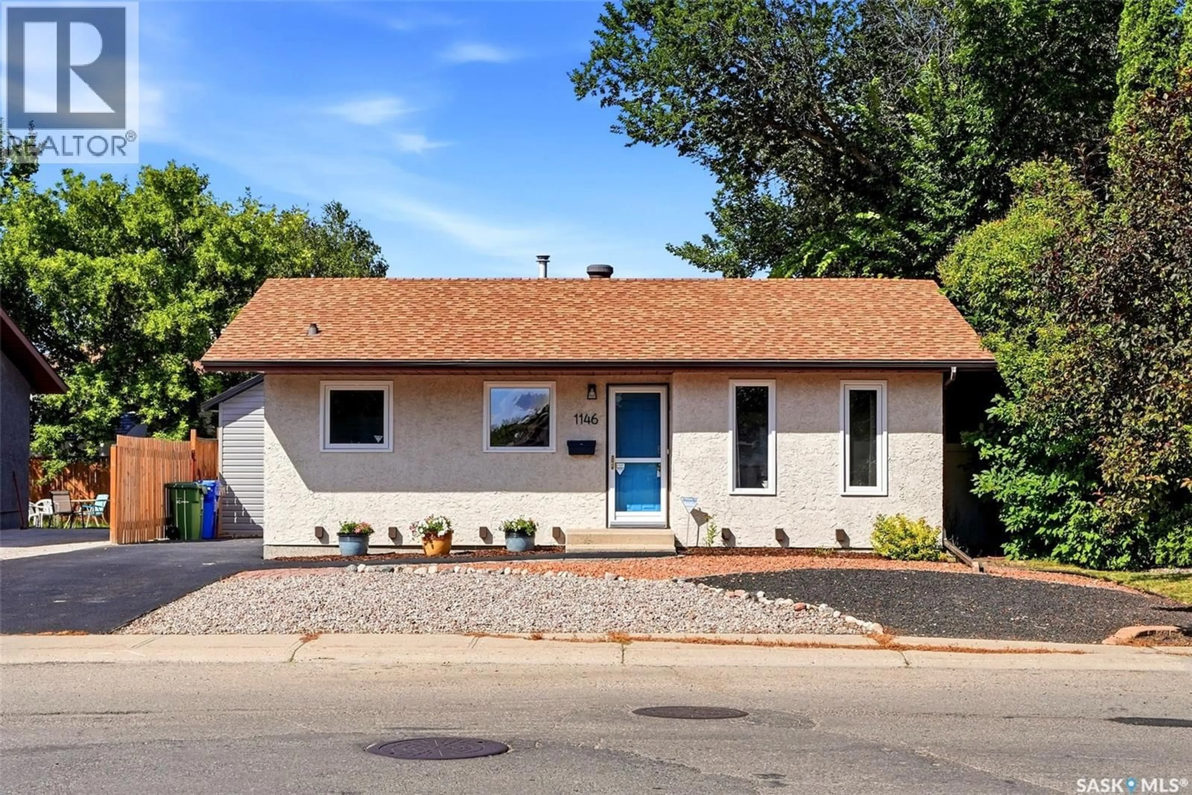Home with vinyl exterior material, street for 1146 GRAHAM ROAD, Regina Saskatchewan S4N5Z9