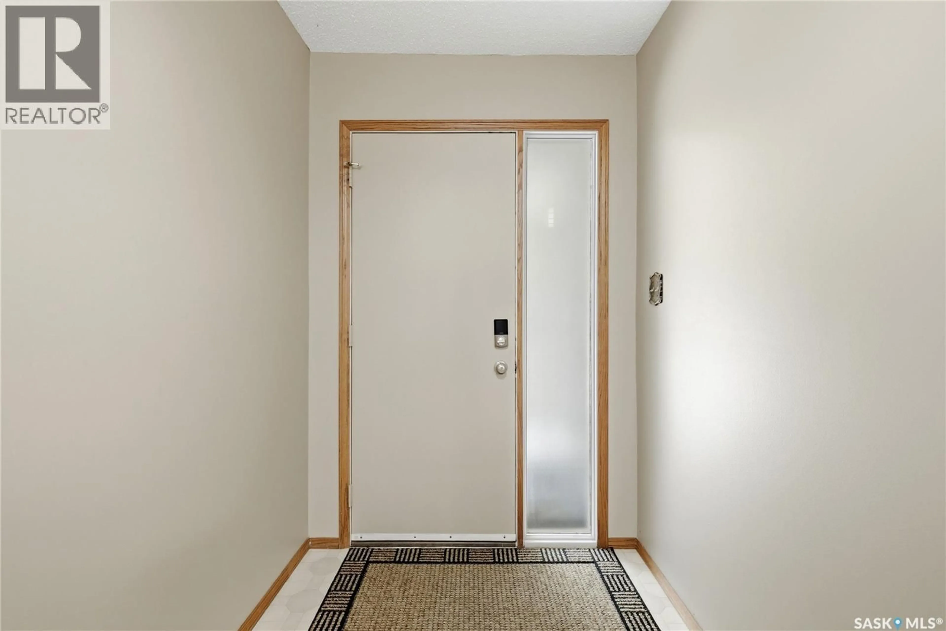Indoor entryway for 39 HAYES CRESCENT, Regina Saskatchewan S4X1B1