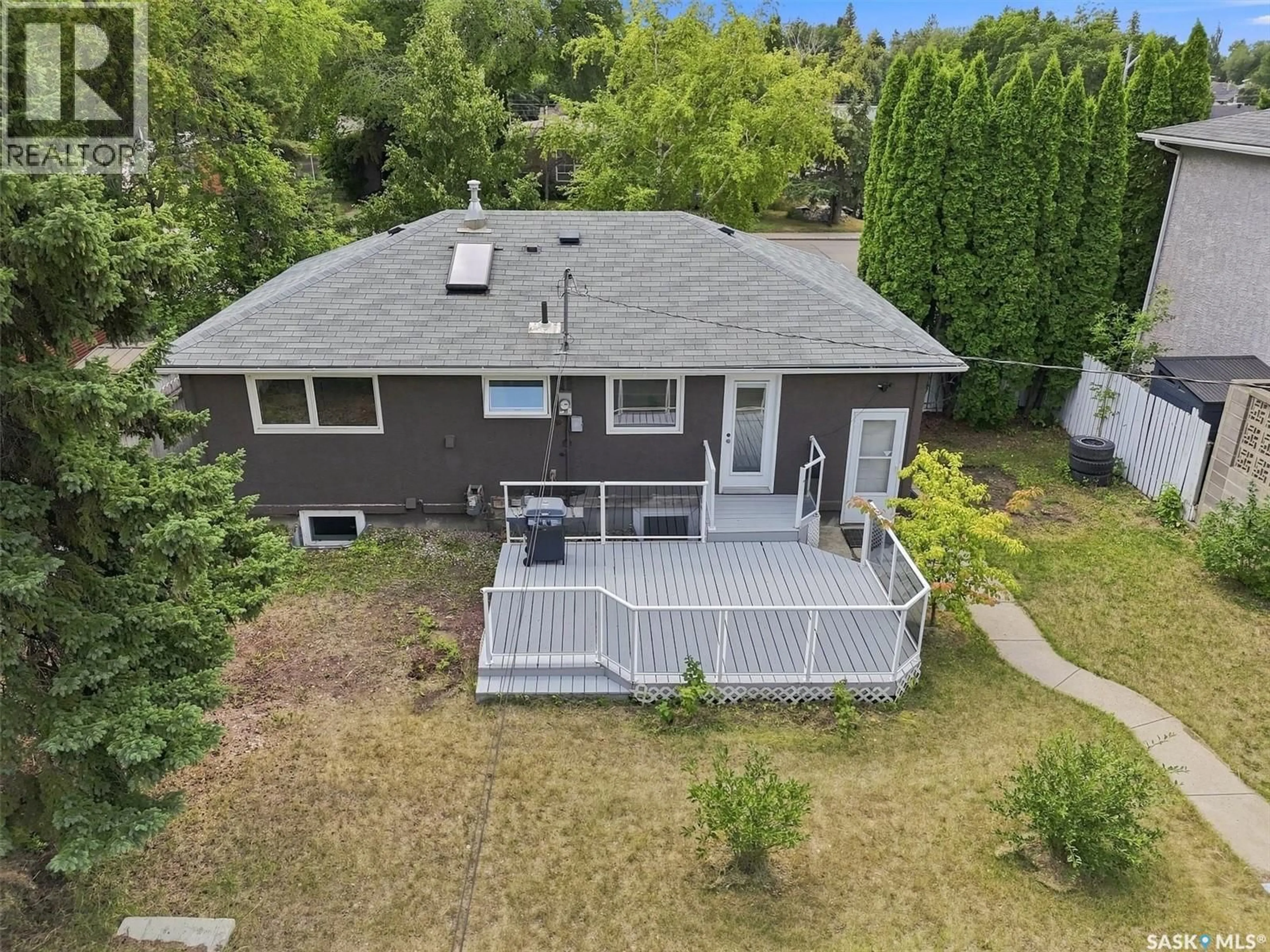 A pic from outside/outdoor area/front of a property/back of a property/a pic from drone, unknown for 1315 WILSON CRESCENT, Saskatoon Saskatchewan S7J3J8