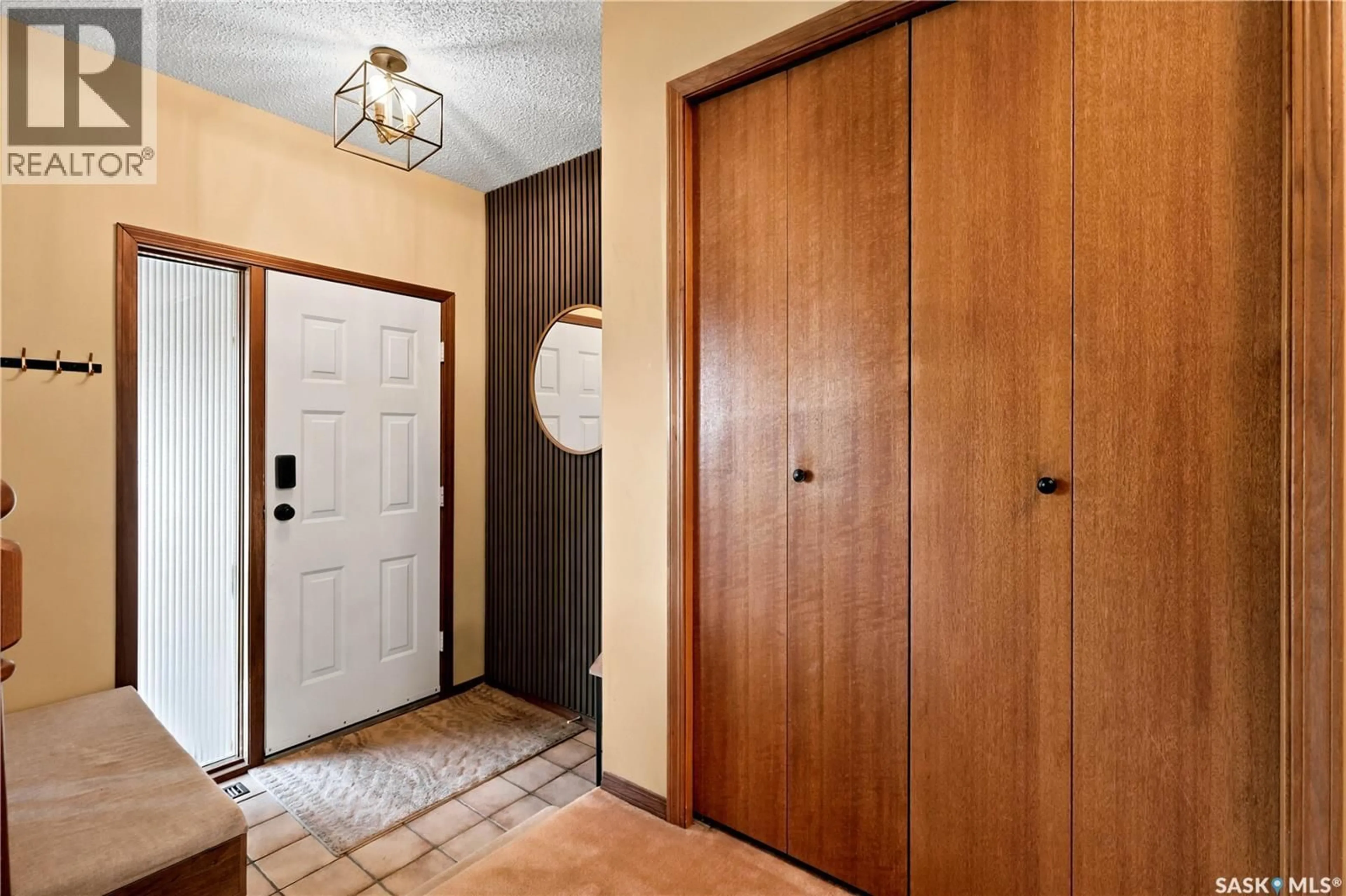 Indoor entryway for E - 2734 POPLAR PLACE, Regina Saskatchewan S4V1X8