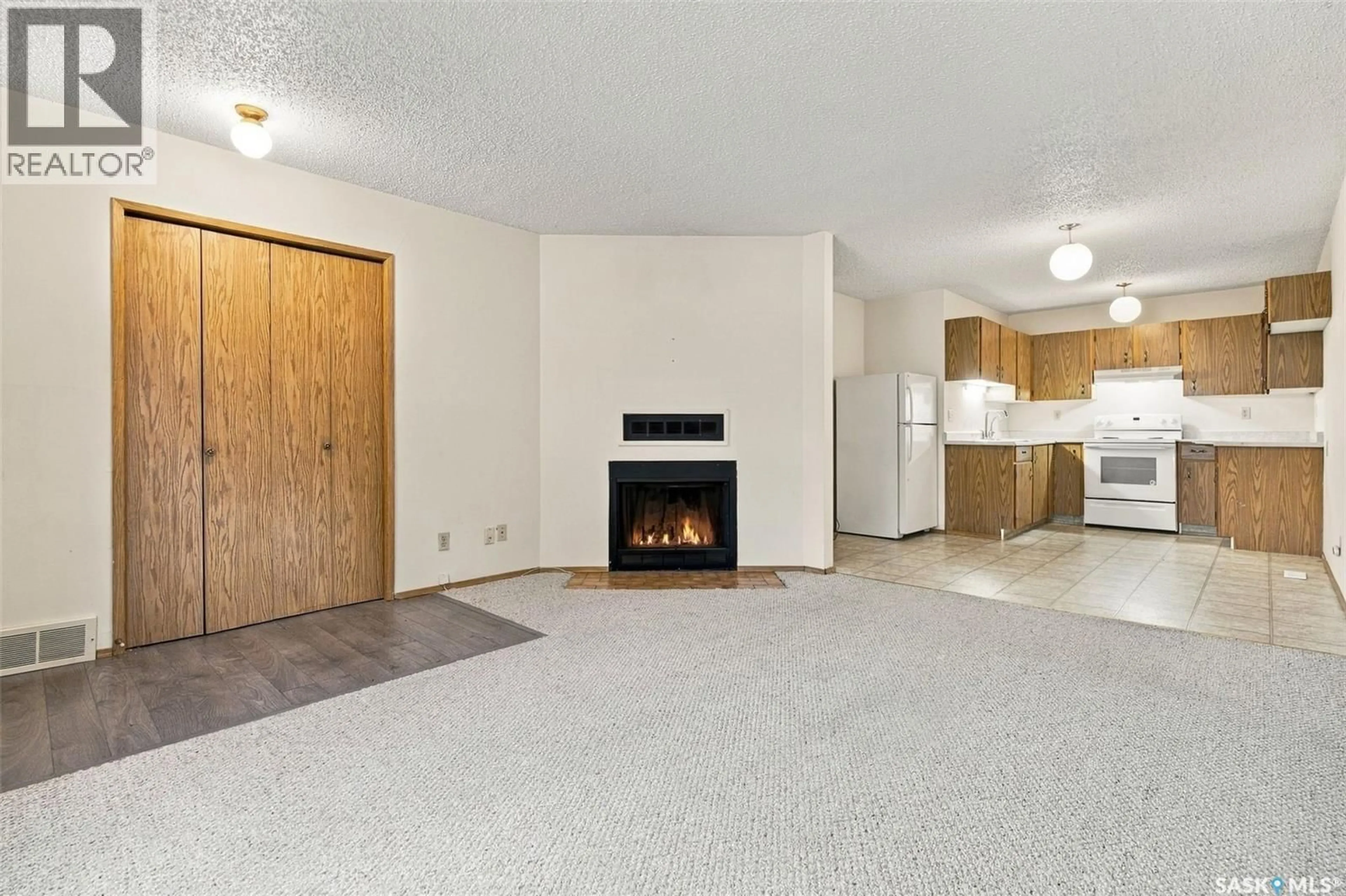 Living room with furniture, unknown for 400 CEDAR MEADOW DRIVE, Regina Saskatchewan S4X3J5