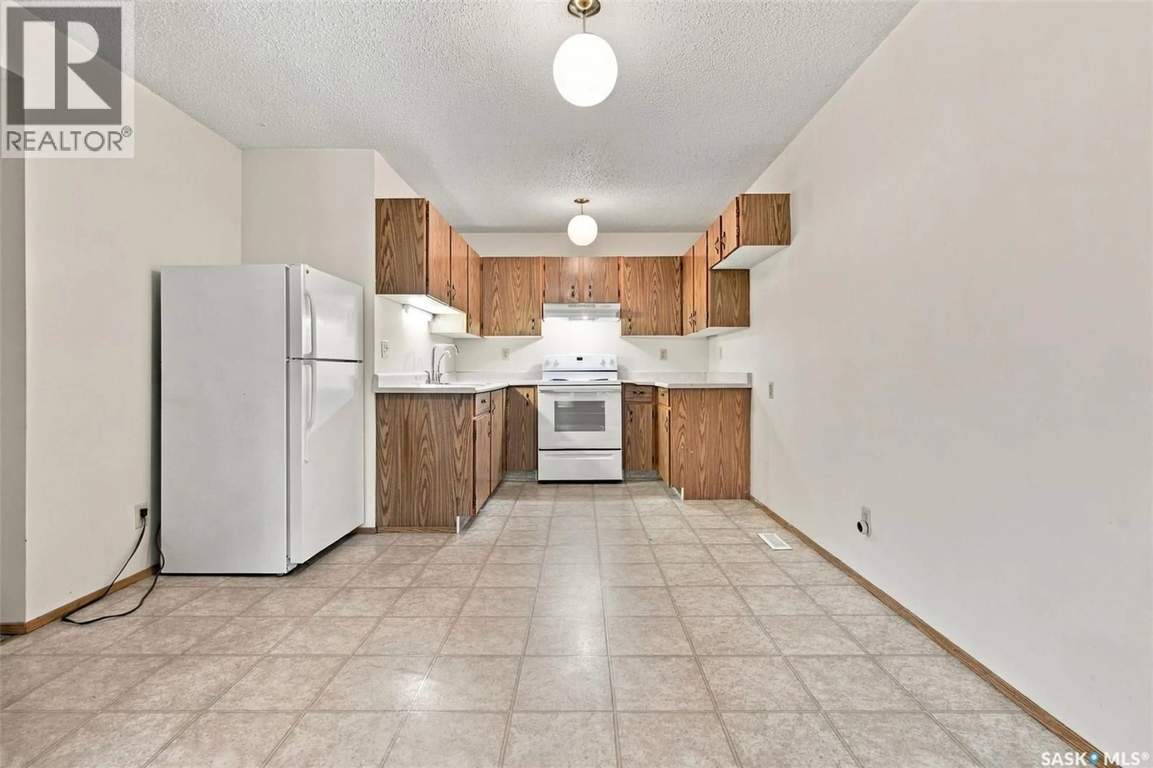 Standard kitchen, ceramic/tile floor for 400 CEDAR MEADOW DRIVE, Regina Saskatchewan S4X3J5