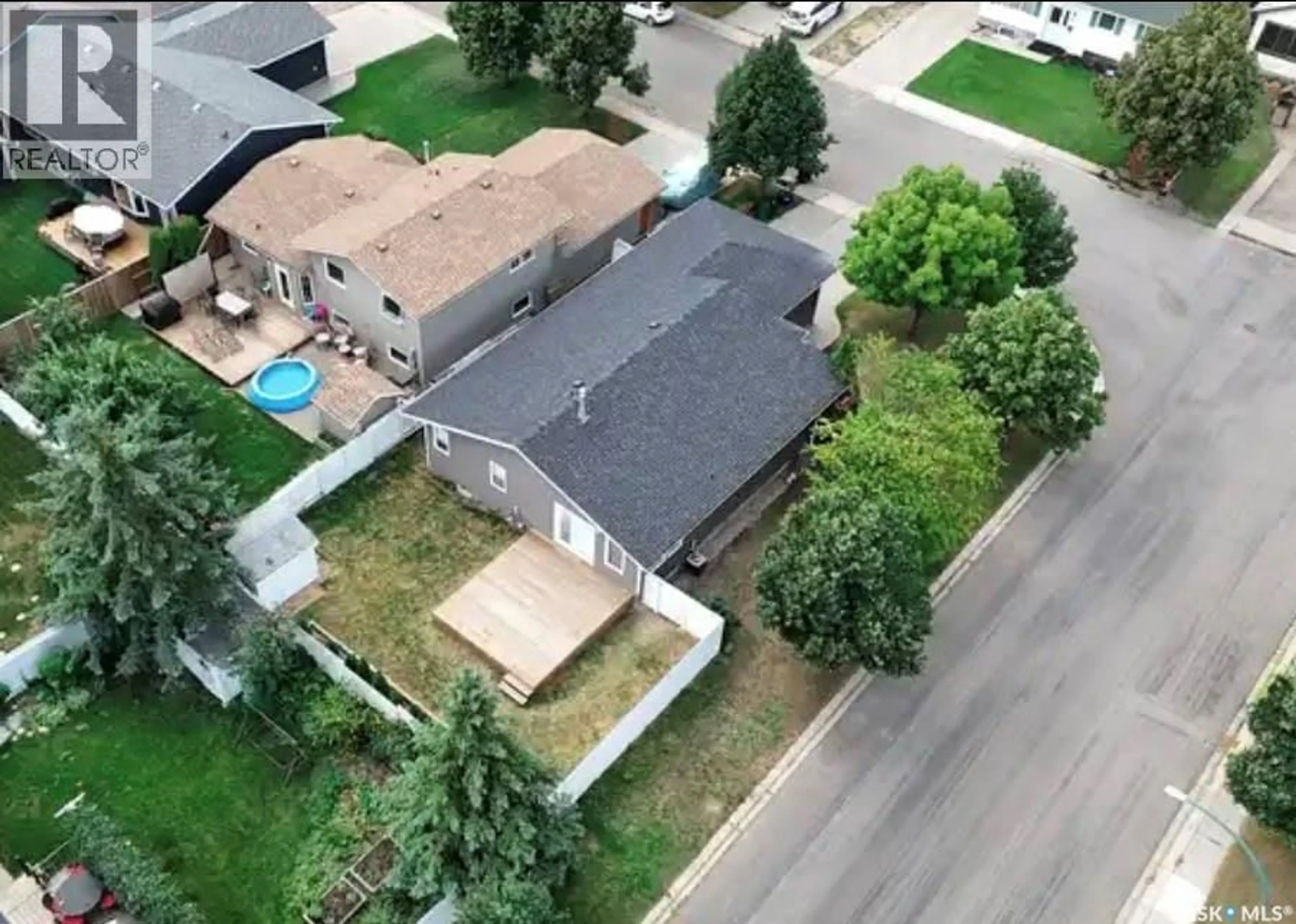 A pic from outside/outdoor area/front of a property/back of a property/a pic from drone, street for 303 HASLAM CRESCENT, Saskatoon Saskatchewan S7S1E4