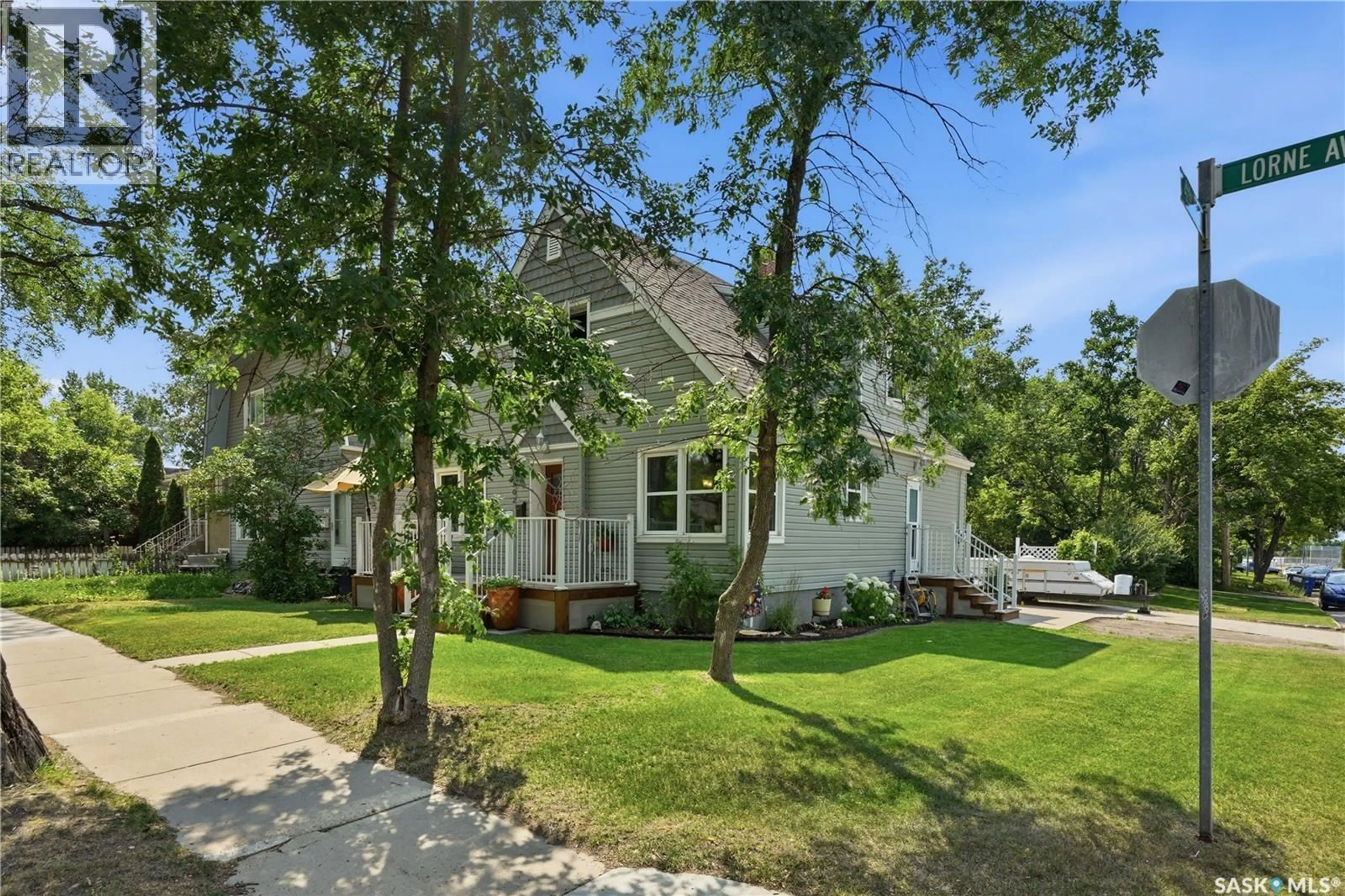 Home with vinyl exterior material, street for 1502 LORNE AVENUE, Saskatoon Saskatchewan S7H1Y1