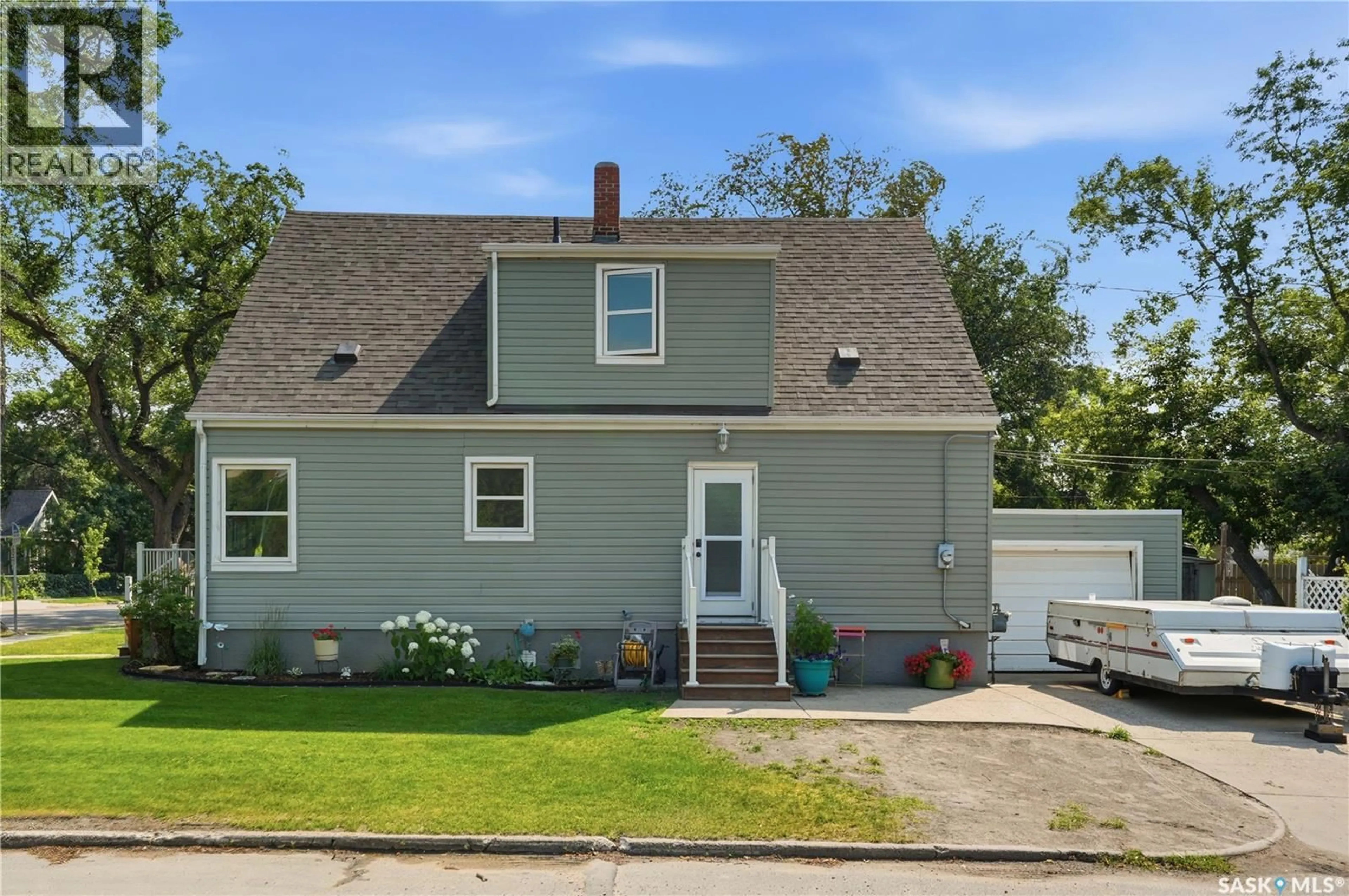 Home with vinyl exterior material, street for 1502 LORNE AVENUE, Saskatoon Saskatchewan S7H1Y1