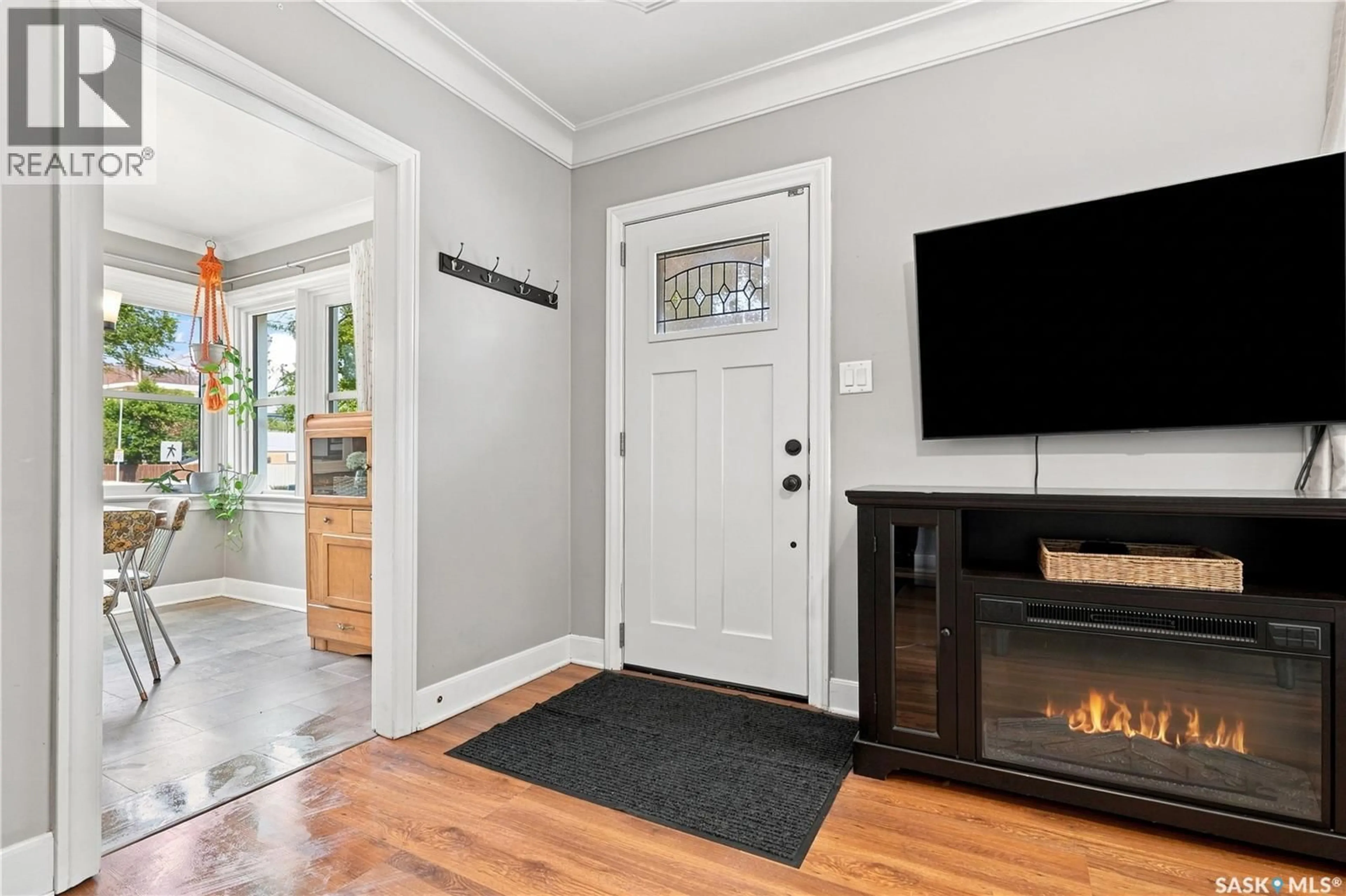 Indoor entryway for 1502 LORNE AVENUE, Saskatoon Saskatchewan S7H1Y1
