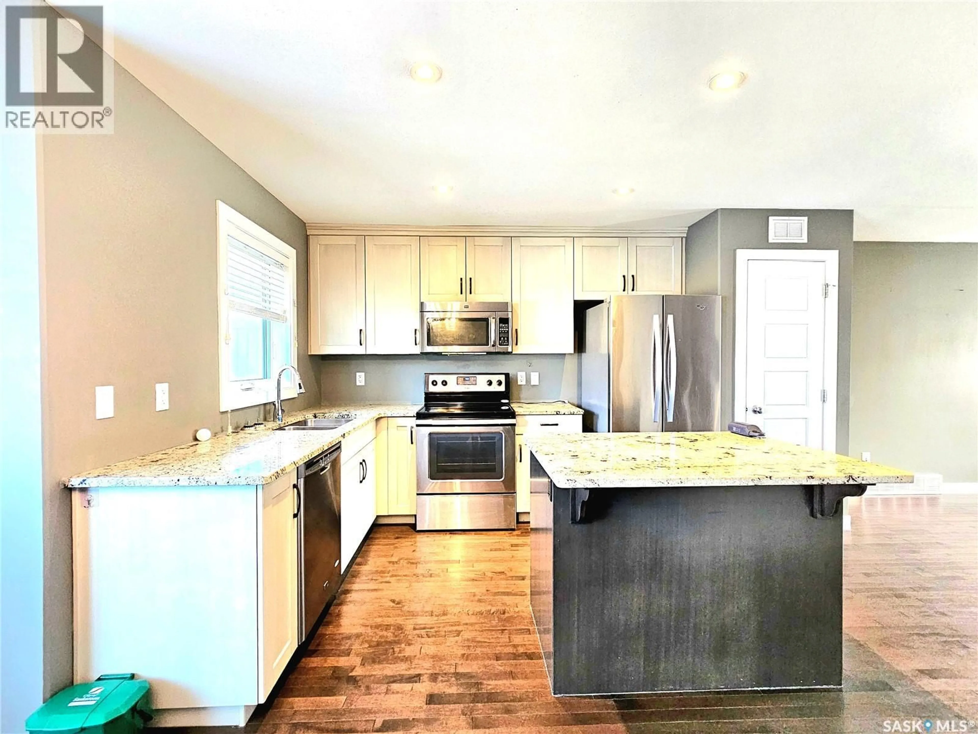 Open concept kitchen, unknown for 1415 HUNTER ROAD, Saskatoon Saskatchewan S7T0T4