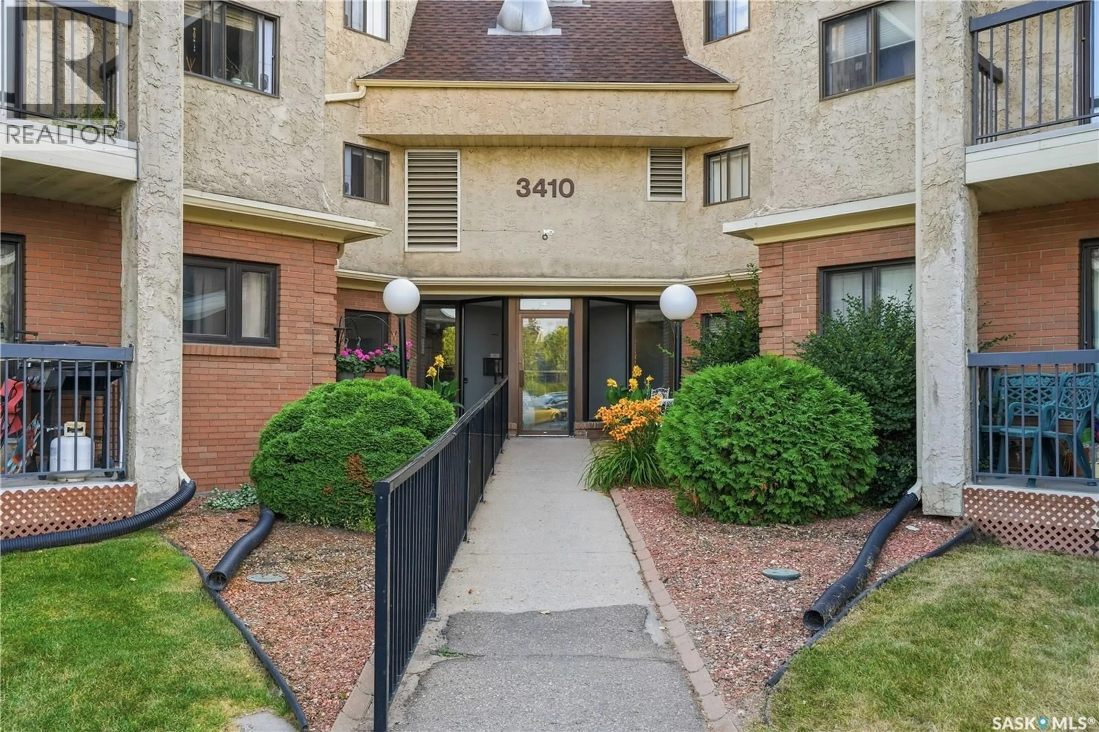 Indoor foyer for 119 - 3410 PARK STREET, Regina Saskatchewan S4V2M8