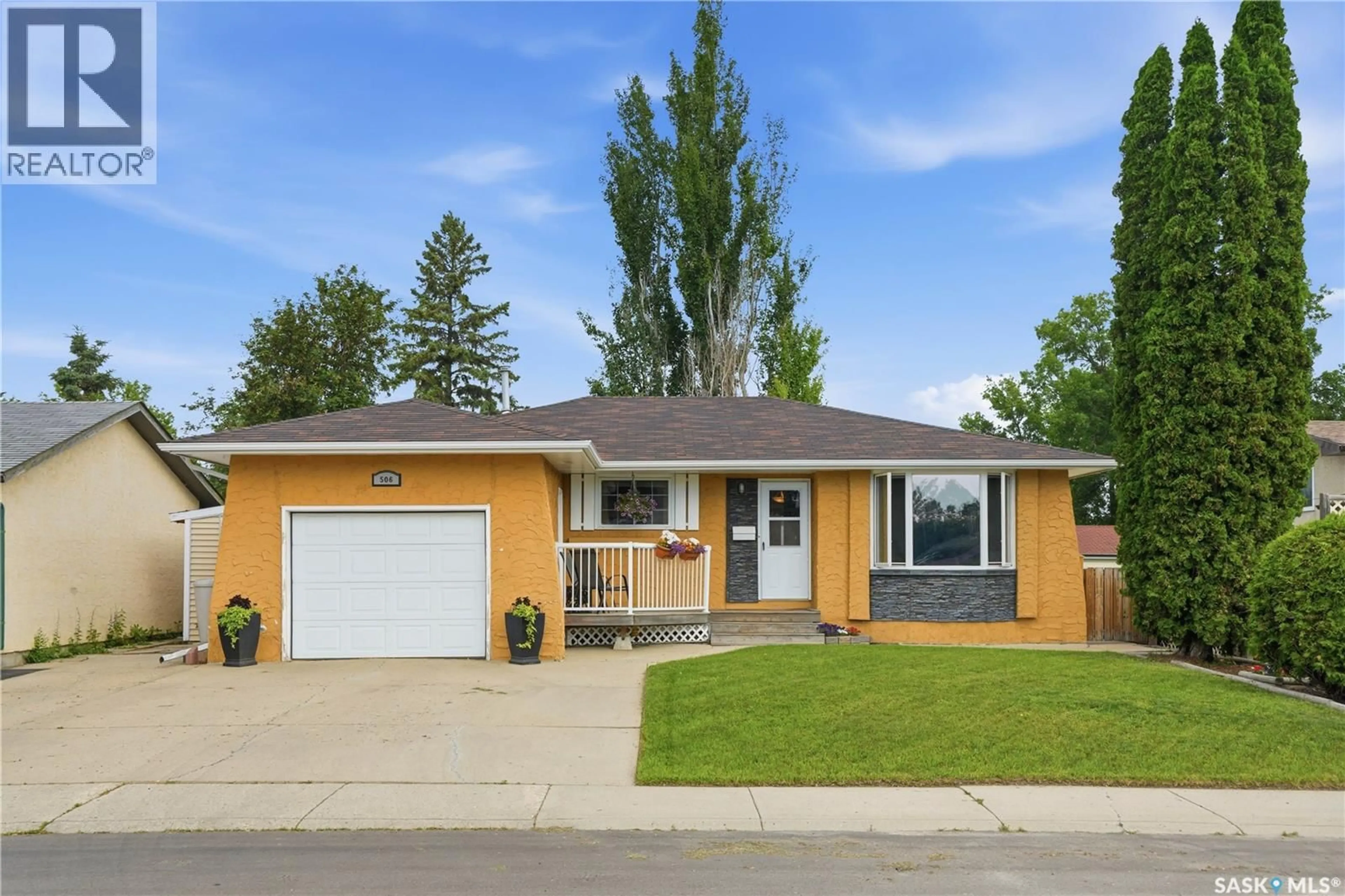 Home with vinyl exterior material, street for 506 FISHER CRESCENT, Saskatoon Saskatchewan S7L5E5