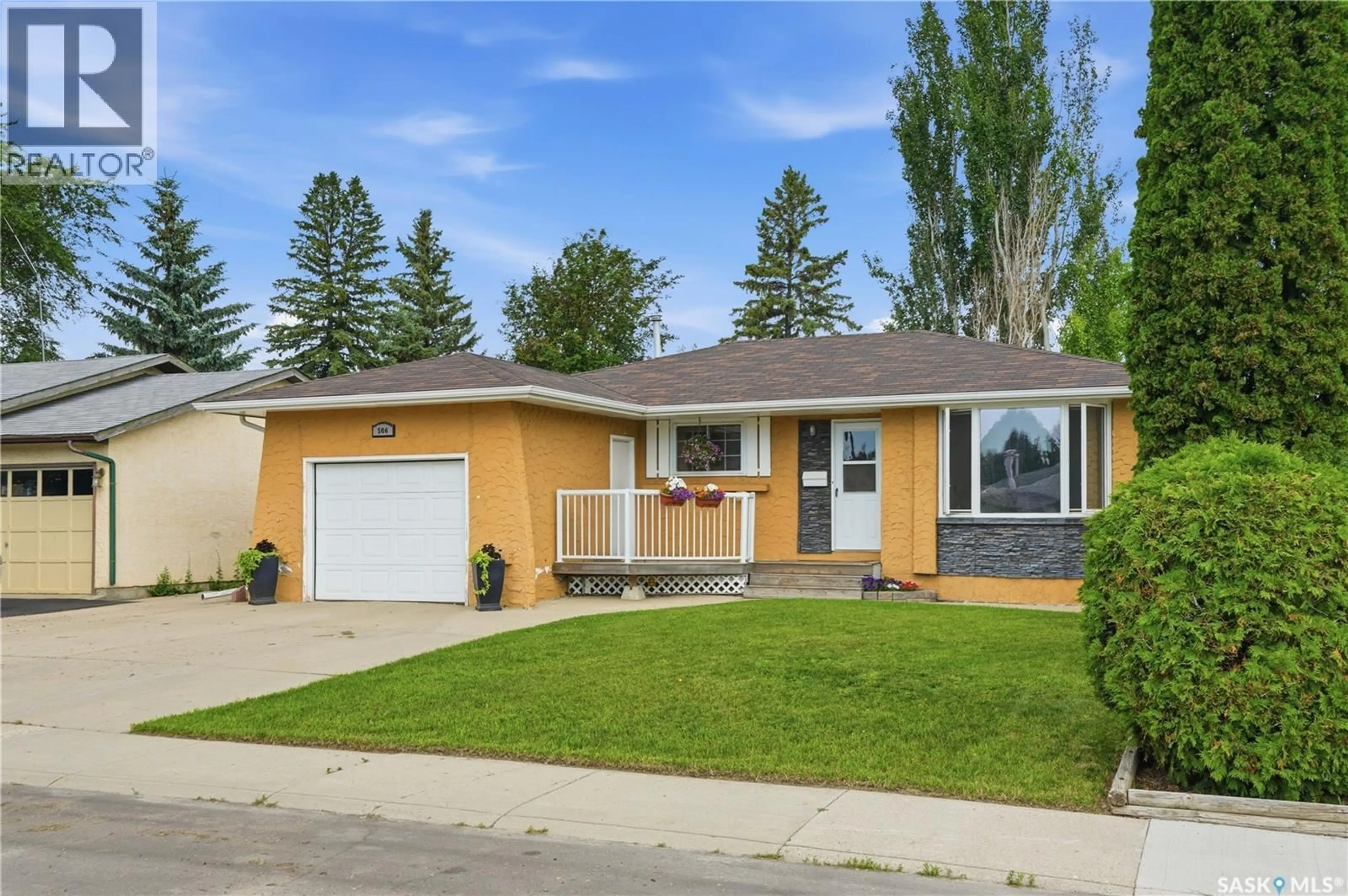 Home with vinyl exterior material, street for 506 FISHER CRESCENT, Saskatoon Saskatchewan S7L5E5