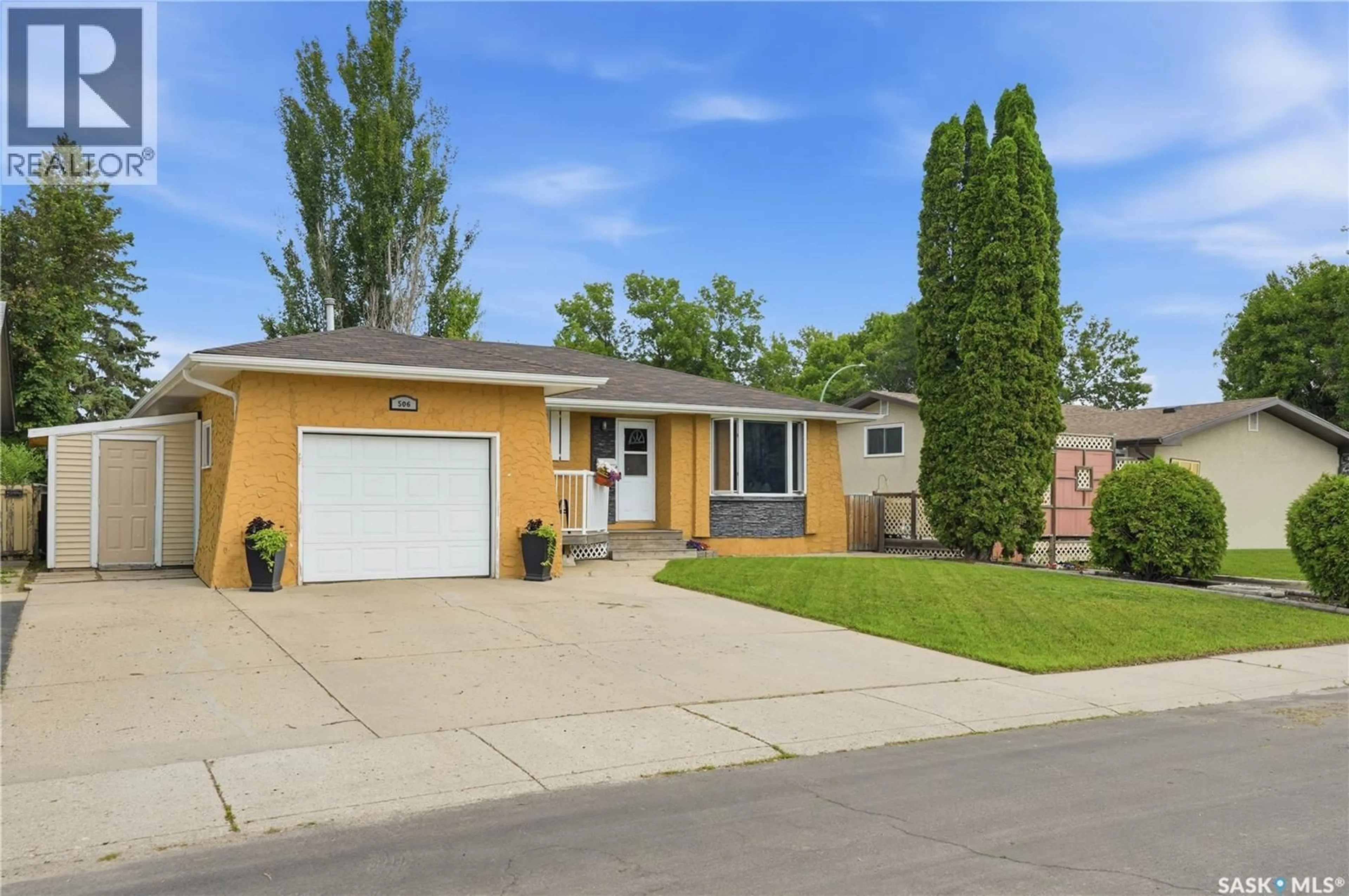 Home with vinyl exterior material, street for 506 FISHER CRESCENT, Saskatoon Saskatchewan S7L5E5