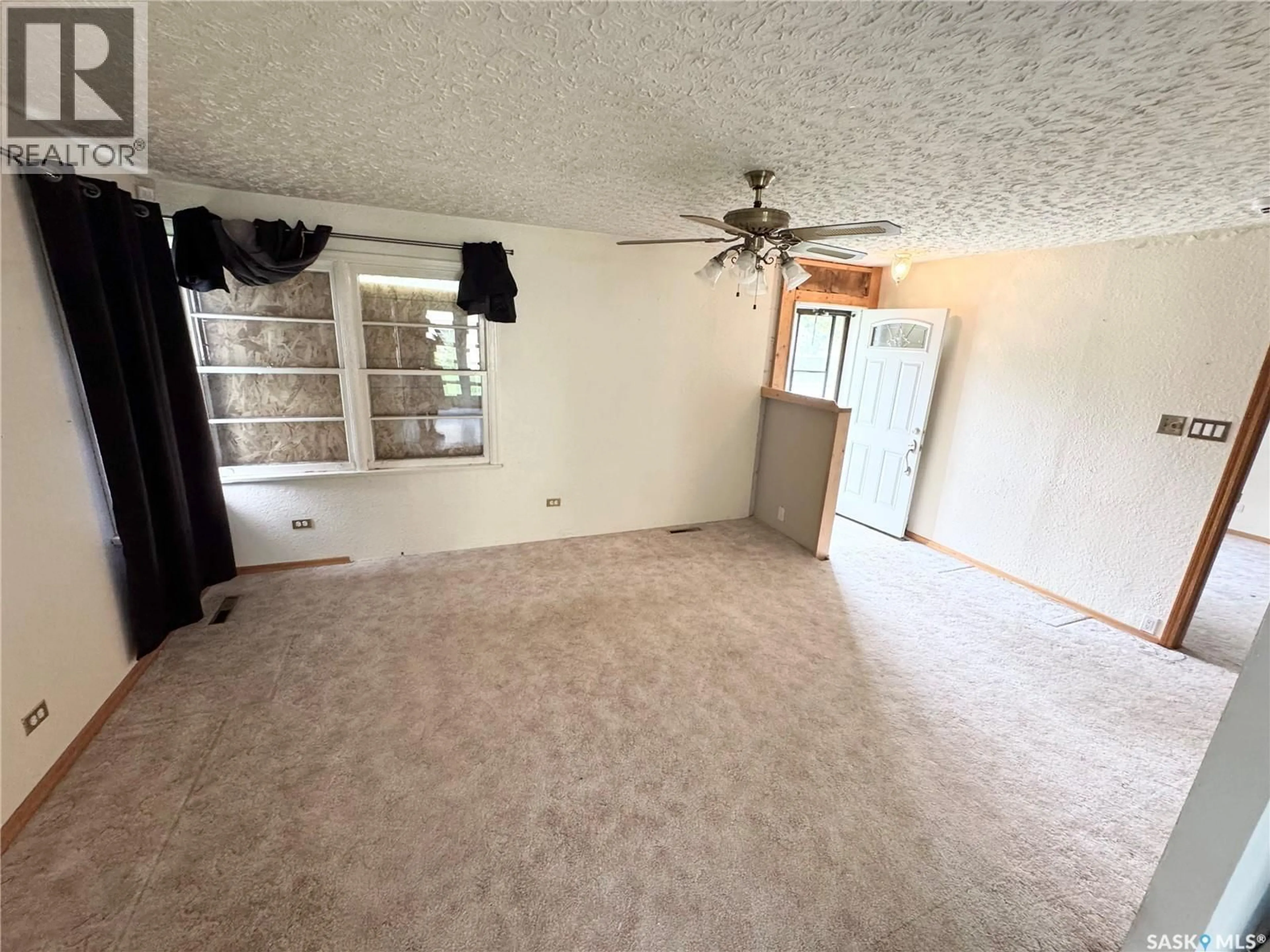 A pic of a room for 4006 4TH AVENUE, Regina Saskatchewan S4R0V9