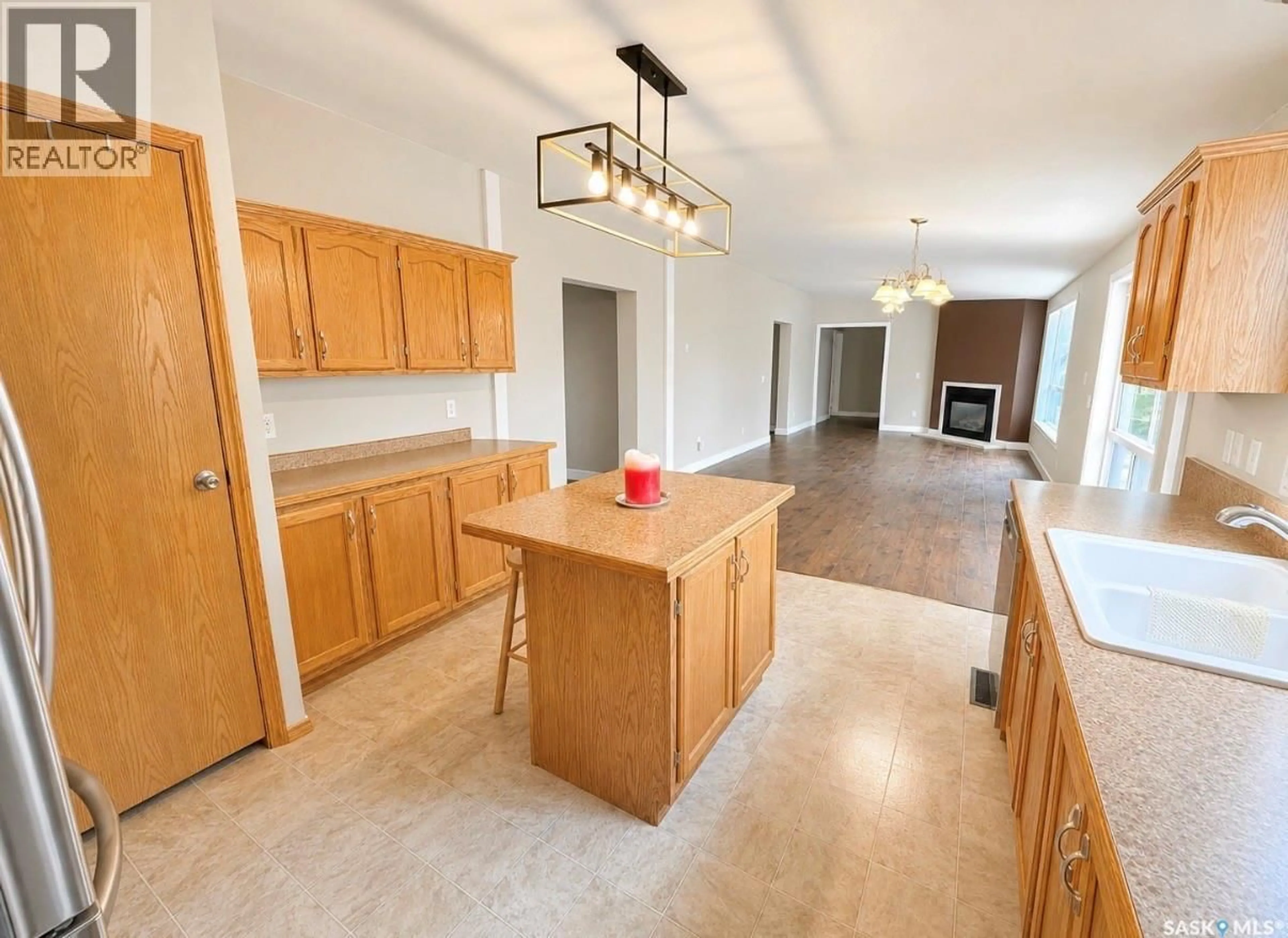 Open concept kitchen, ceramic/tile floor for 78 PRAIRIE SUN COURT, Swift Current Saskatchewan S9H3X6