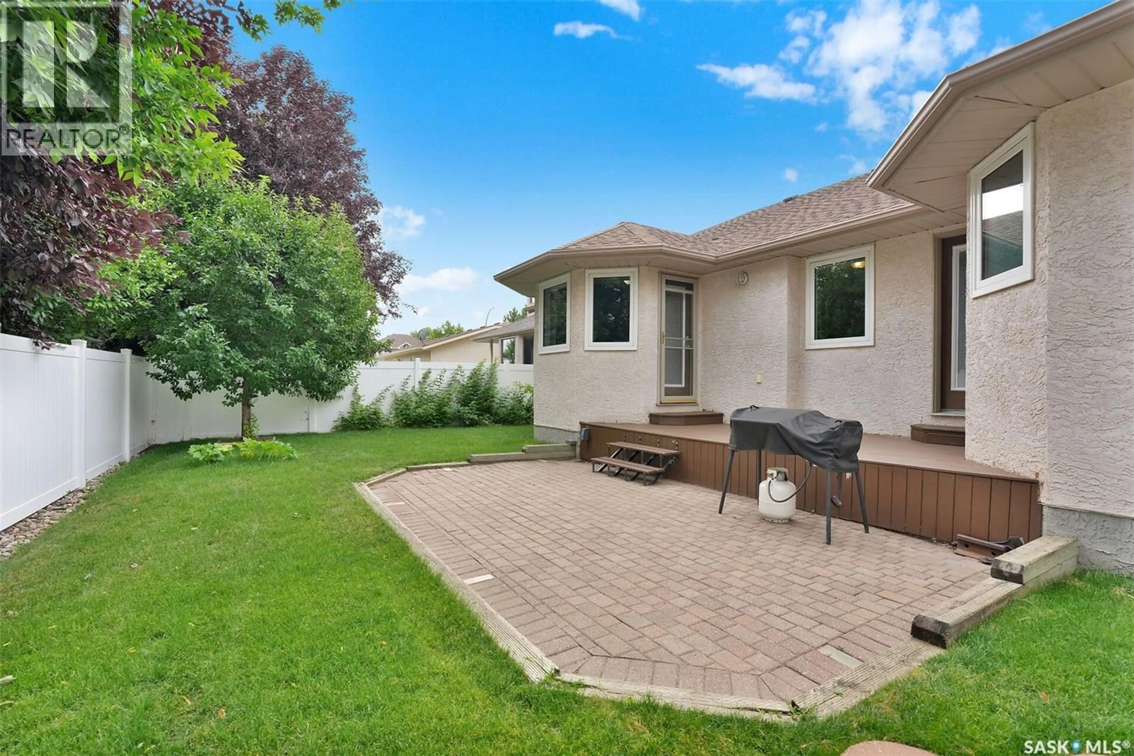 Patio, street for E - 3210 PEYSON BAY, Regina Saskatchewan S4V2W8