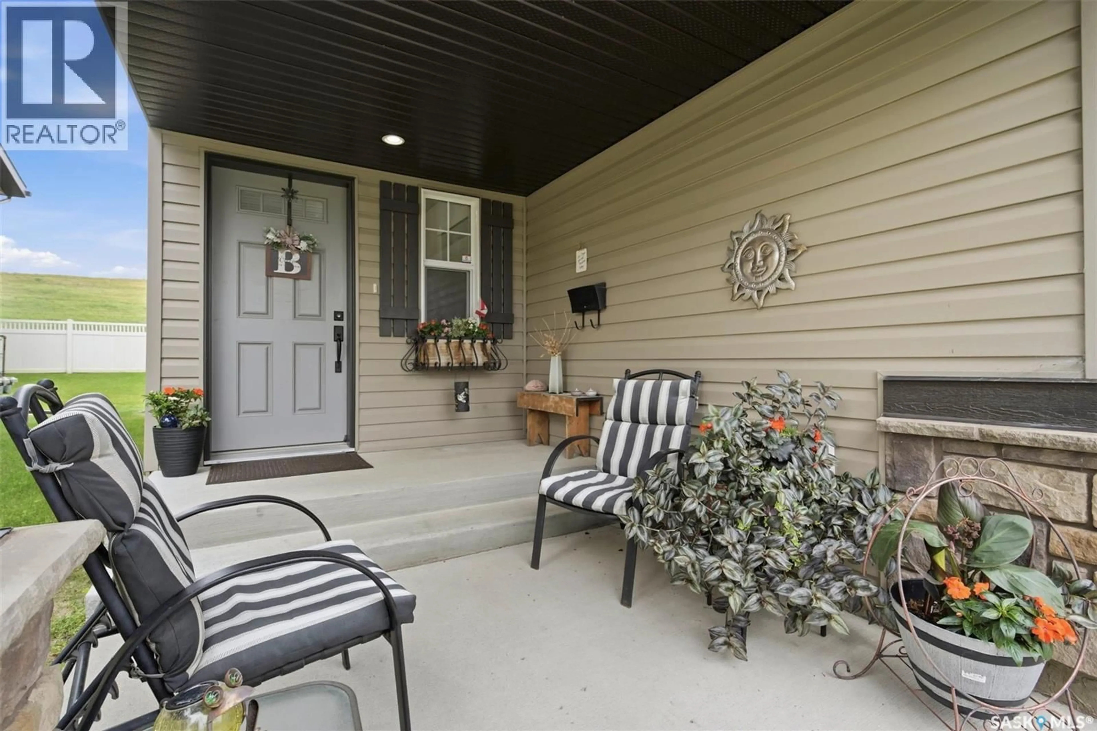 Patio, street for 150 - 608 LANGLOIS WAY, Saskatoon Saskatchewan S7T1C8