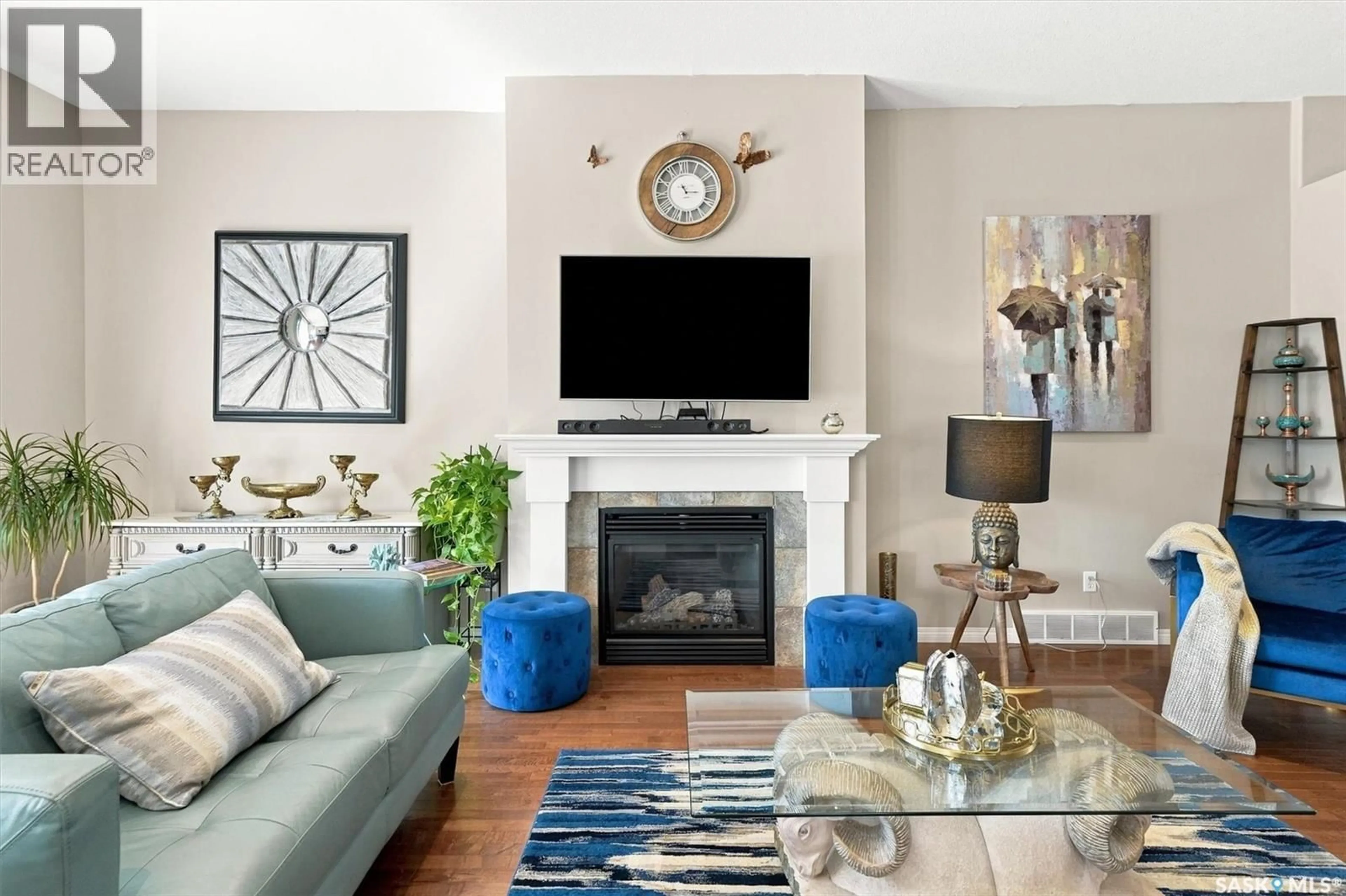 Living room with furniture, unknown for 715 BELLMONT COURT, Saskatoon Saskatchewan S7V1K7