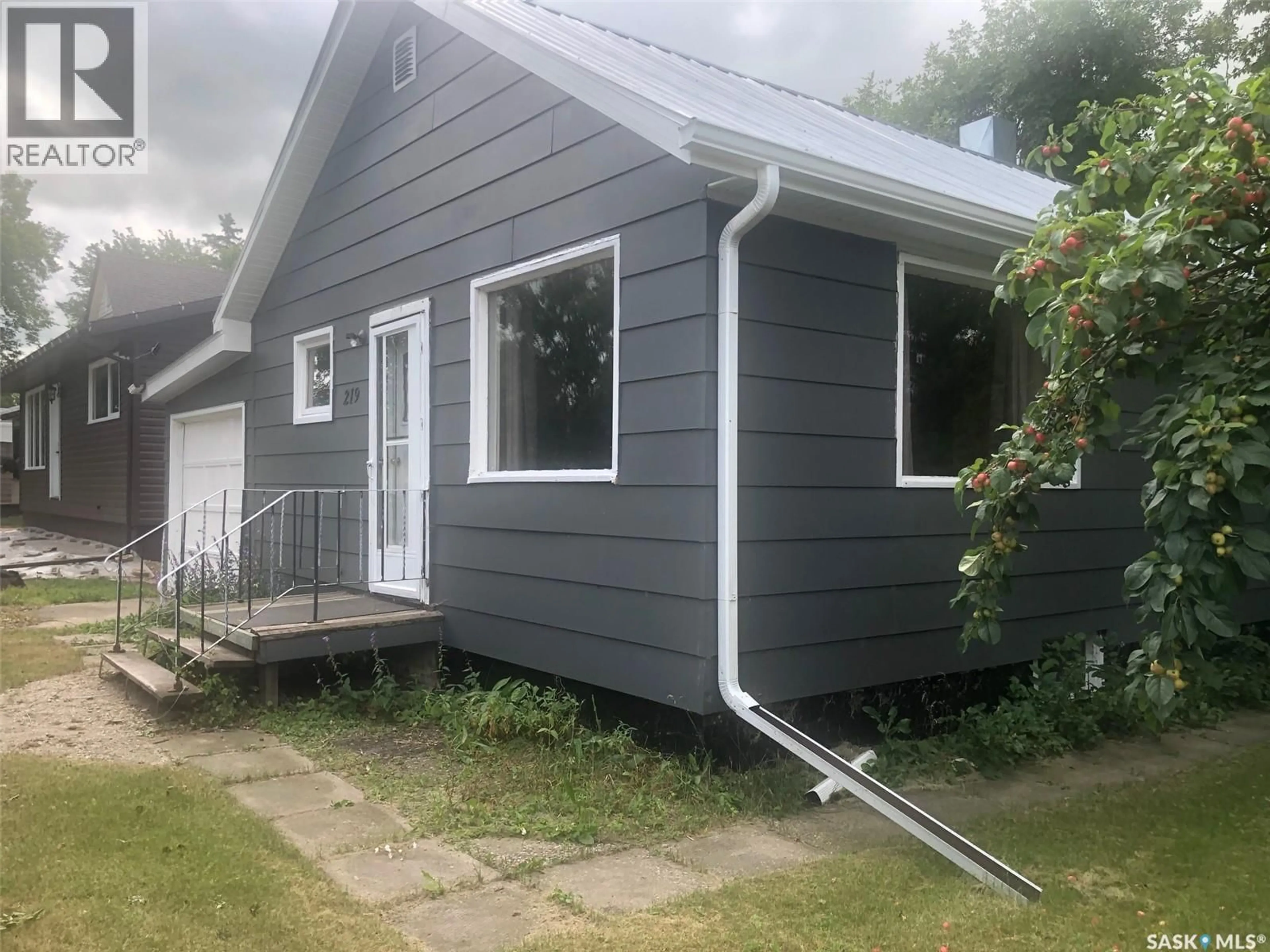 Home with vinyl exterior material, street for 219 3RD AVENUE, Canora Saskatchewan S0A0L0