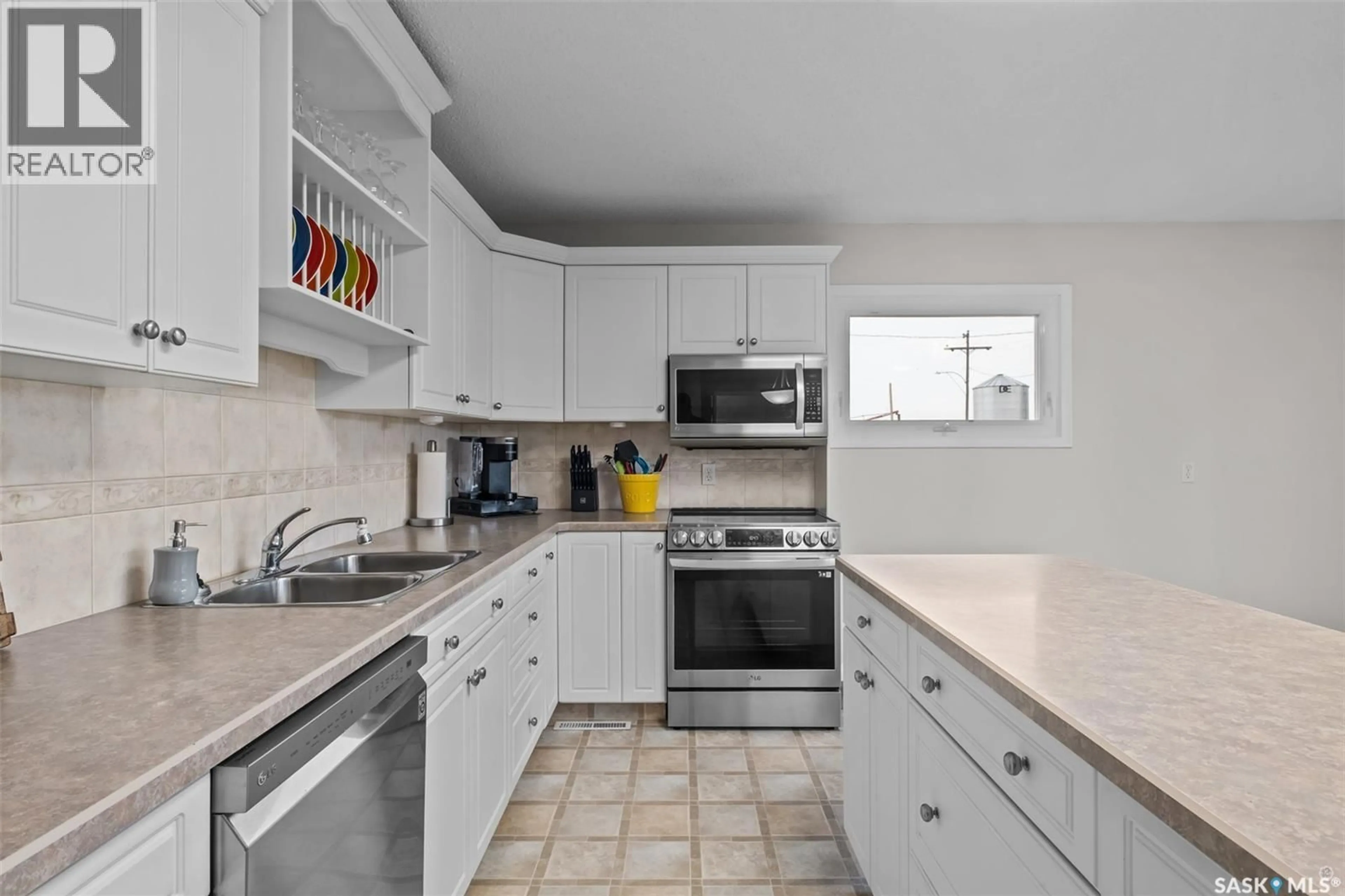 Standard kitchen, ceramic/tile floor for 225 1ST STREET, Beatty Saskatchewan S0J0C0