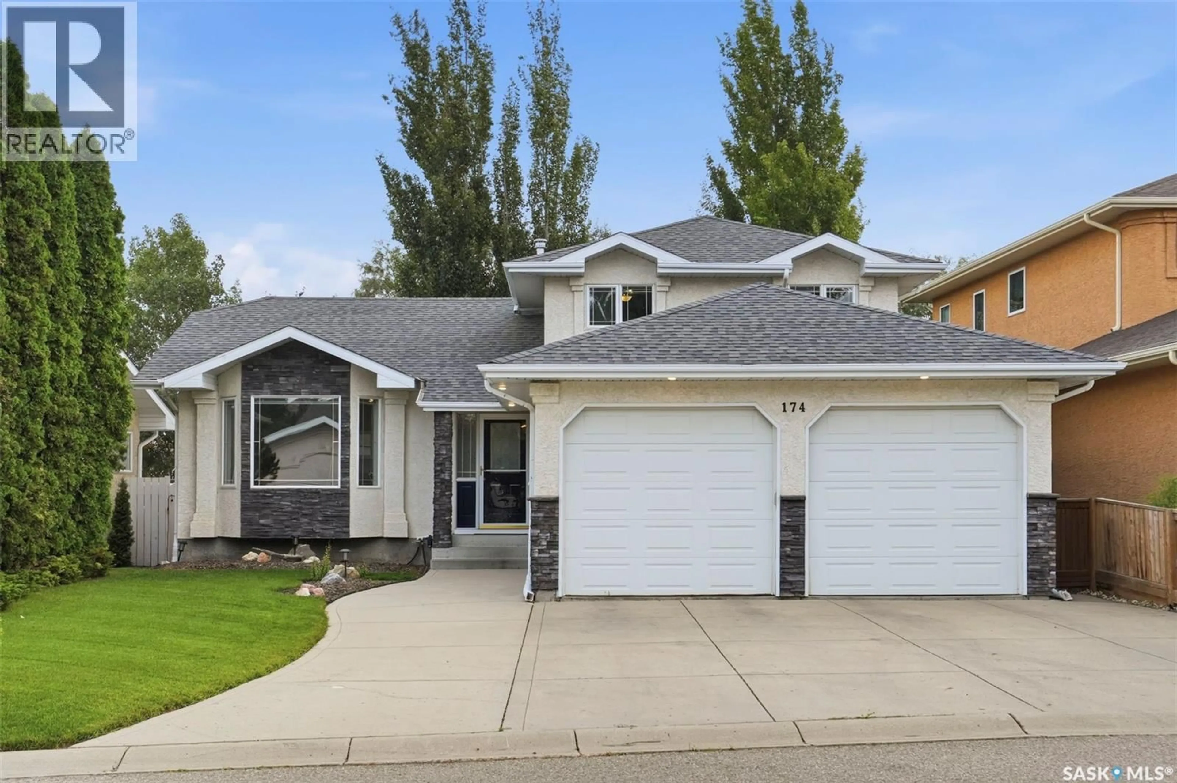 Home with vinyl exterior material, street for 174 HINITT PLACE, Saskatoon Saskatchewan S7N4M6