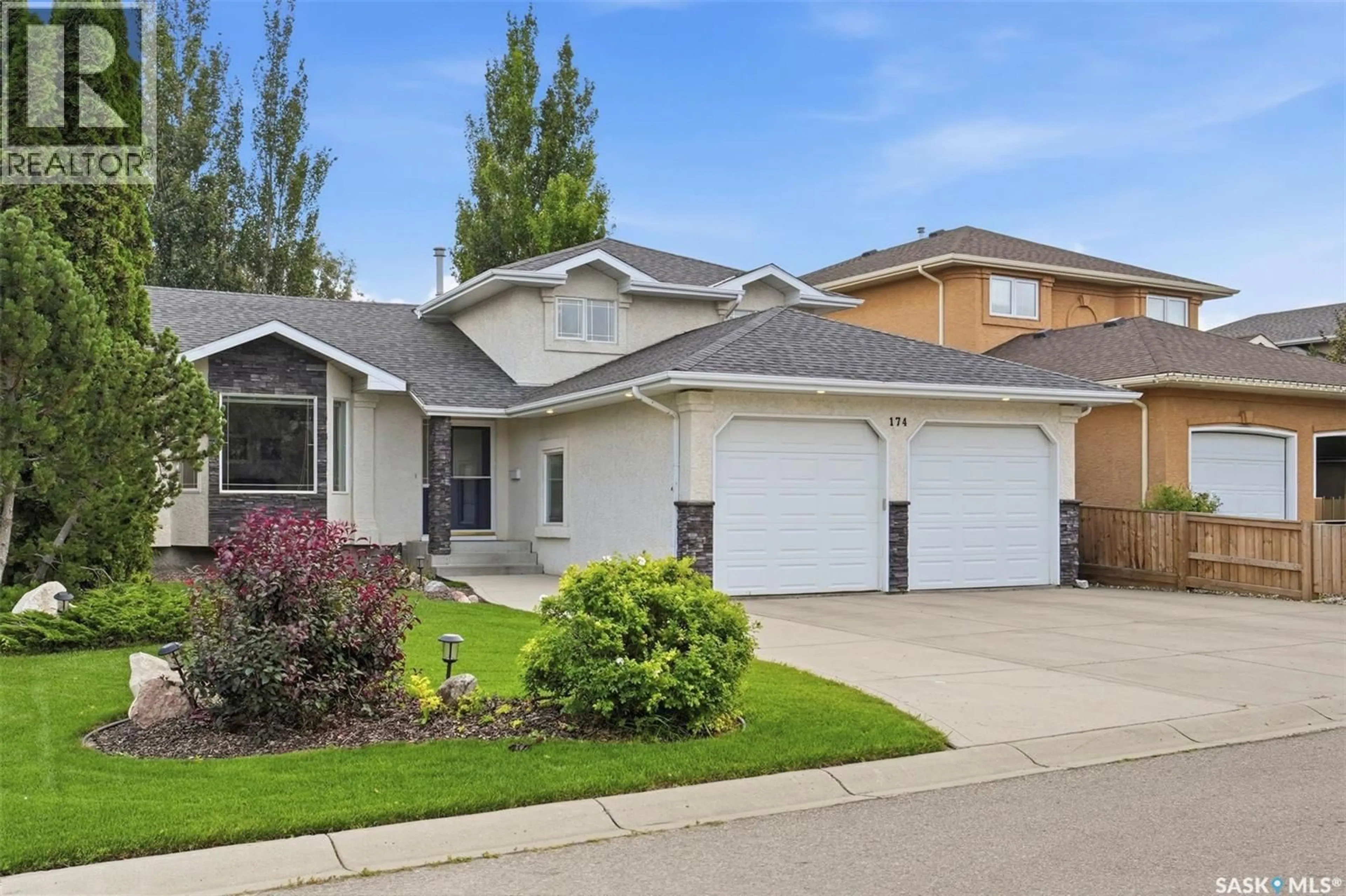 Home with vinyl exterior material, street for 174 HINITT PLACE, Saskatoon Saskatchewan S7N4M6