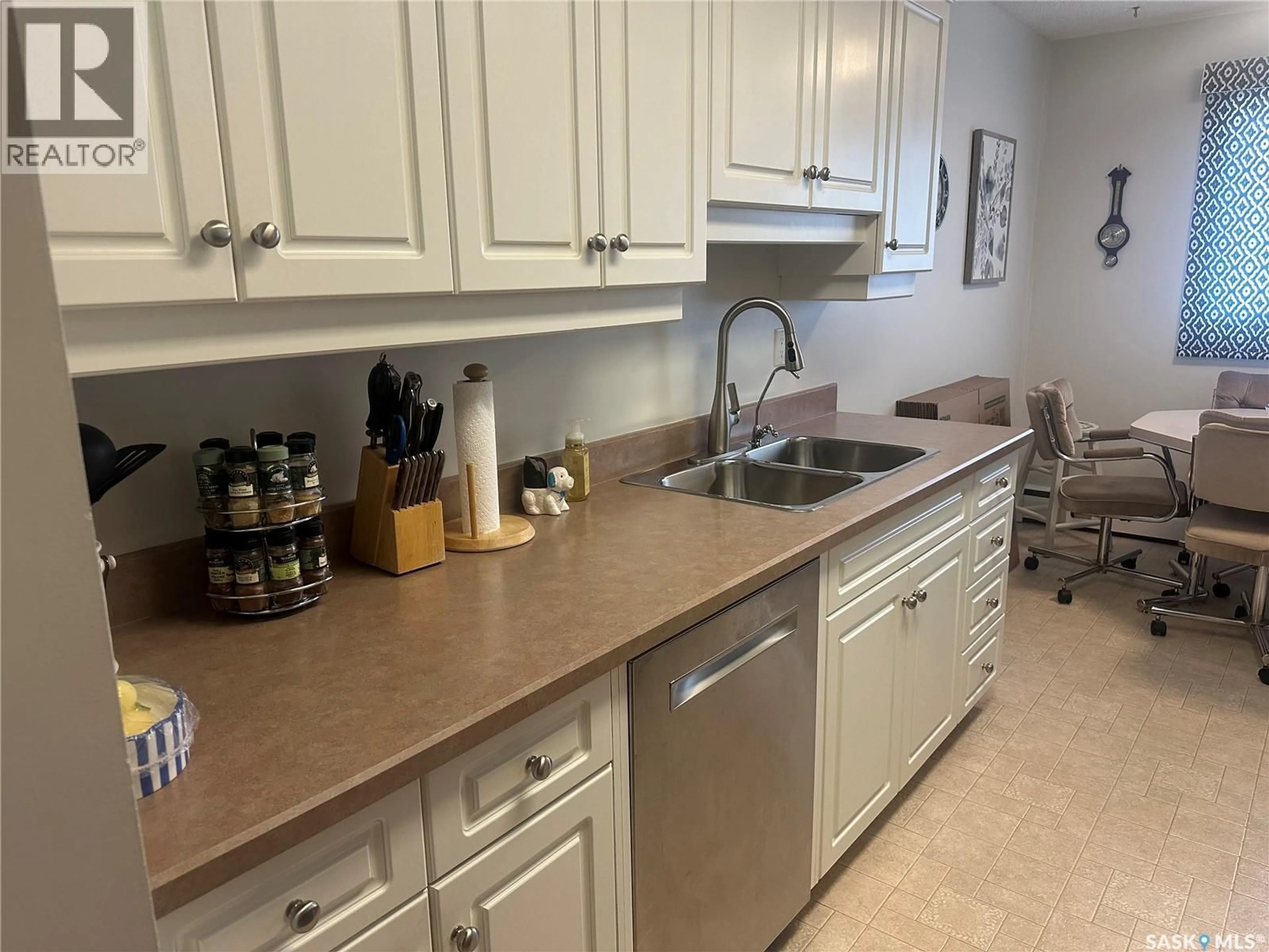 Standard kitchen, ceramic/tile floor for 17 - 4505 RAE STREET, Regina Saskatchewan S4S3B2