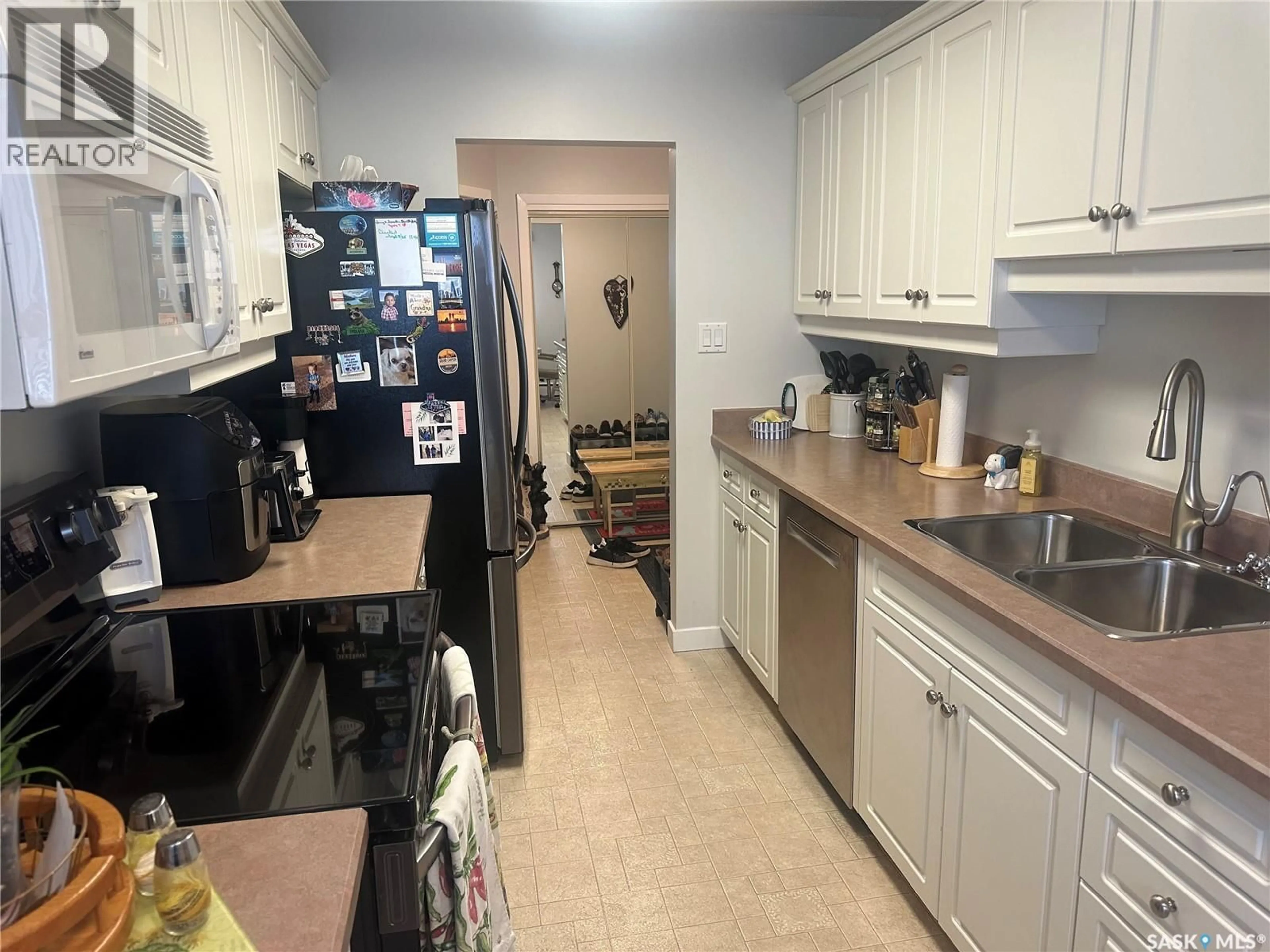 Standard kitchen, unknown for 17 - 4505 RAE STREET, Regina Saskatchewan S4S3B2