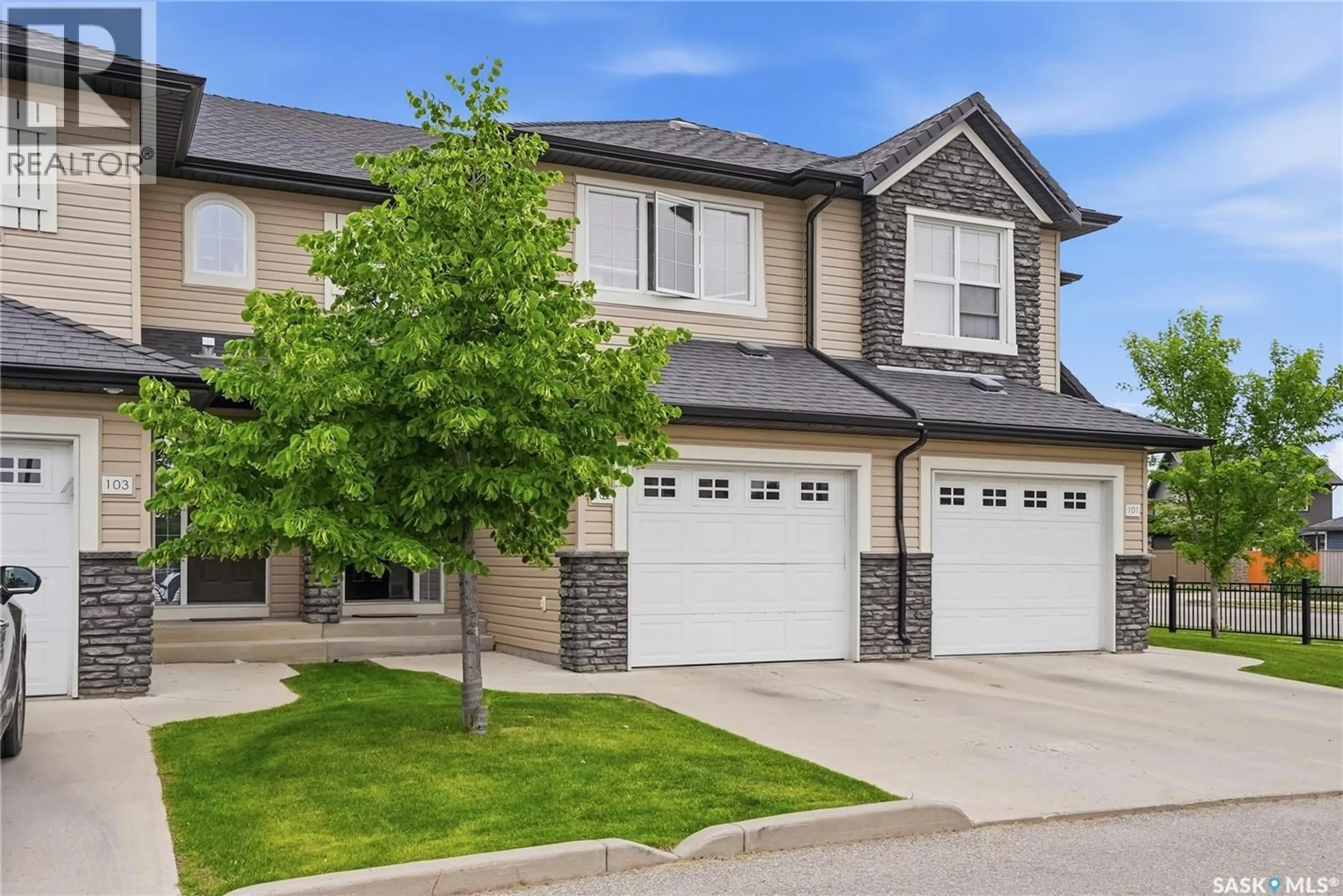 Home with vinyl exterior material, street for 102 - 410 LEDINGHAM WAY, Saskatoon Saskatchewan S7V0C4