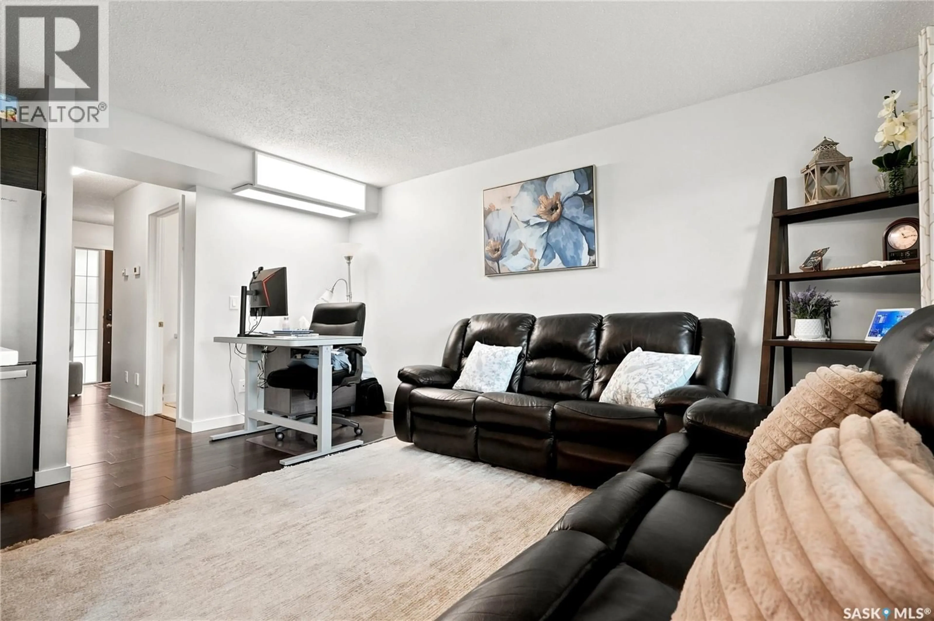 Living room with furniture, unknown for 102 - 410 LEDINGHAM WAY, Saskatoon Saskatchewan S7V0C4