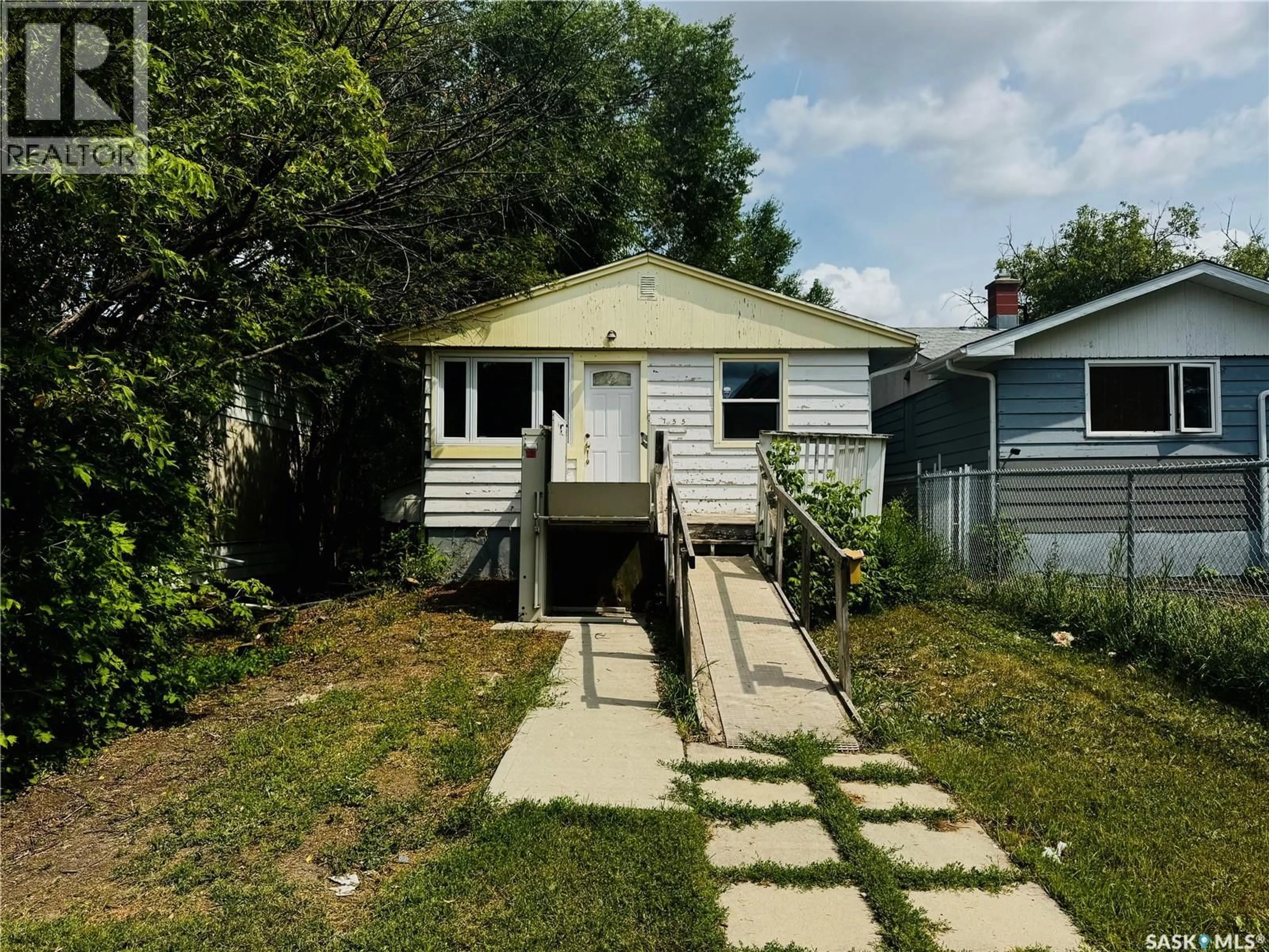 A pic from outside/outdoor area/front of a property/back of a property/a pic from drone, street for 755 CAMERON STREET, Regina Saskatchewan S4T2S5