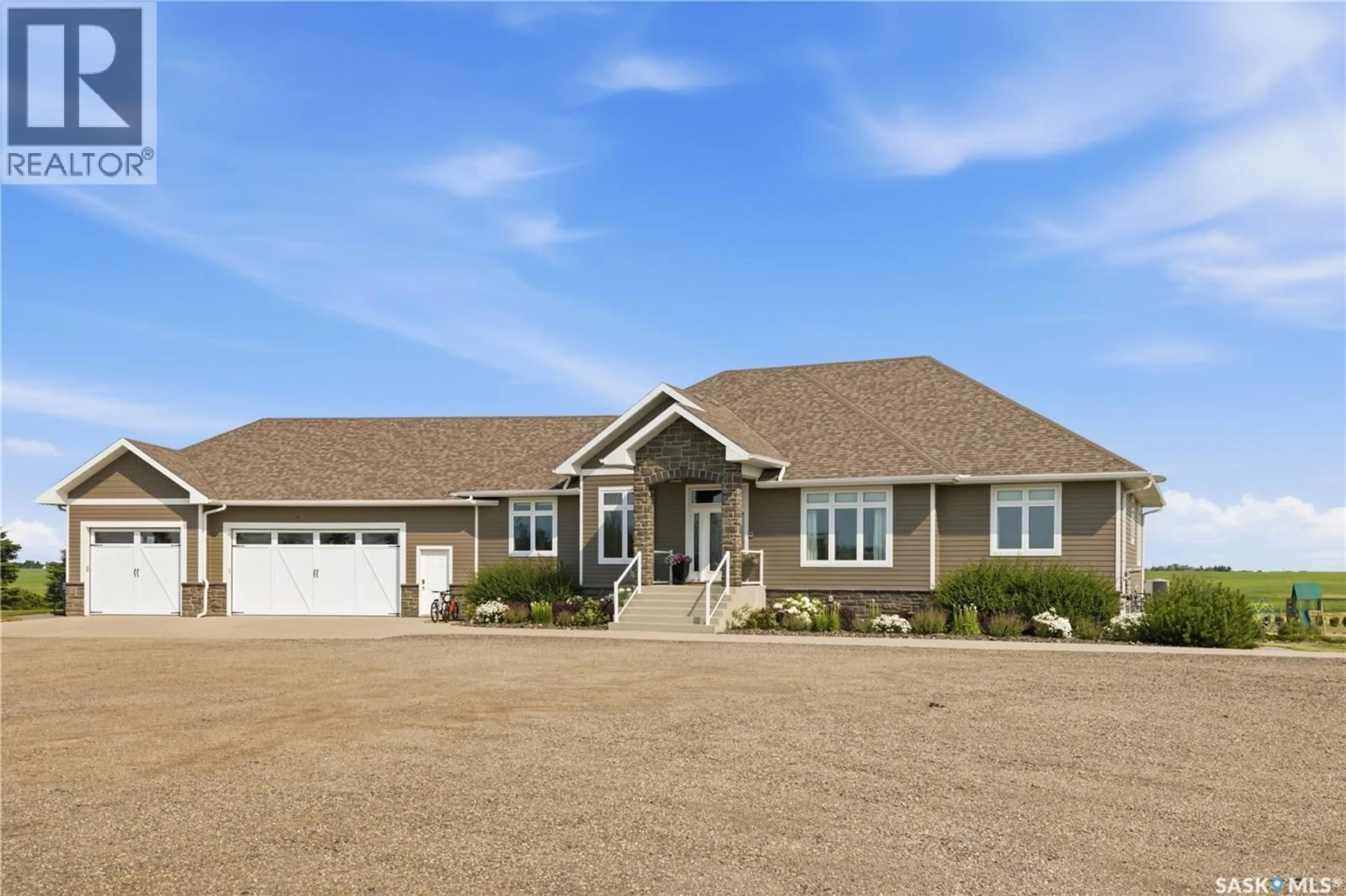 Home with vinyl exterior material, building for 13.95 LUXURY VIBANK ACREAGE, Vibank Saskatchewan S0G4Y0