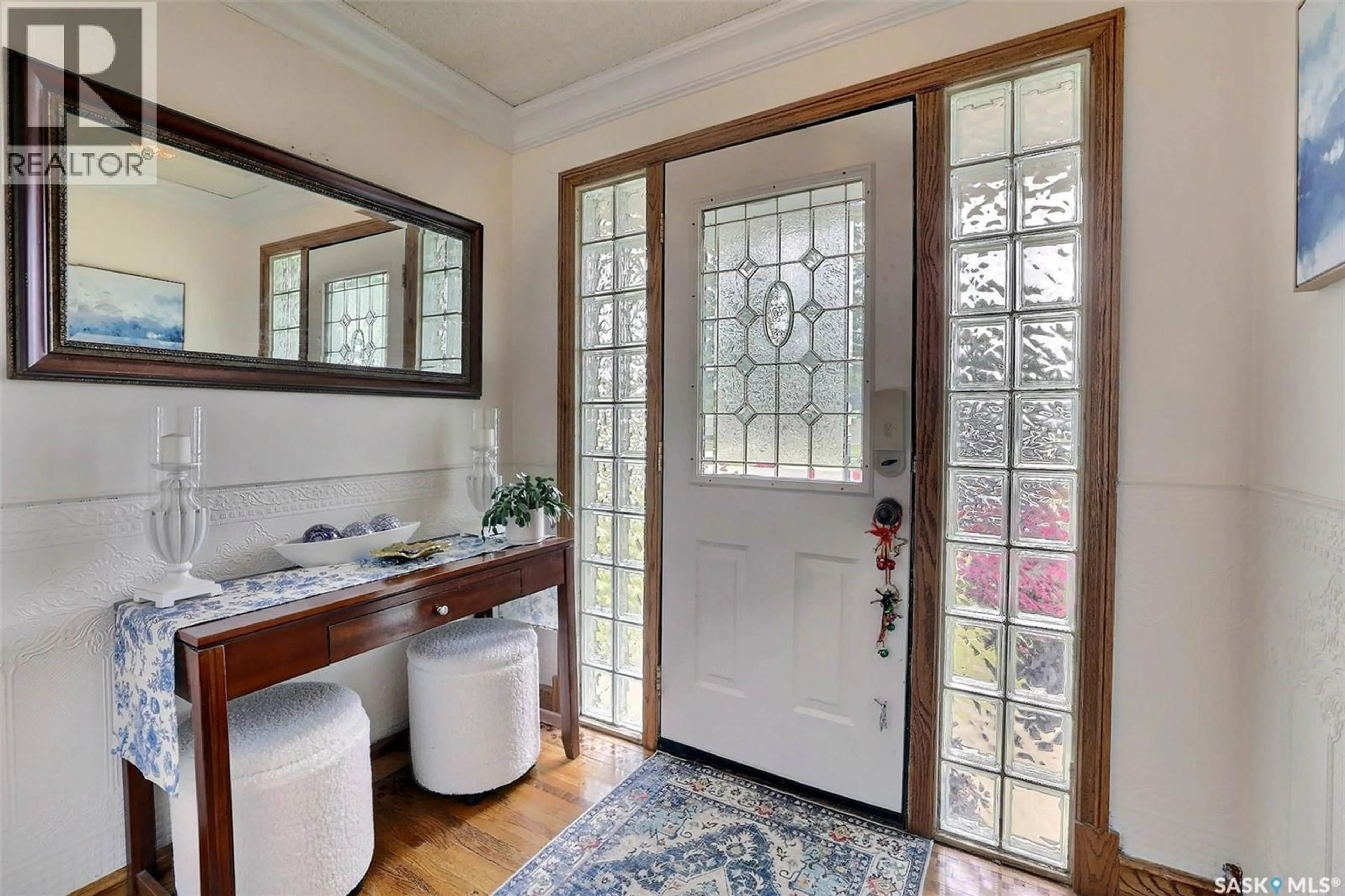 Indoor entryway for 924 CAMPBELL STREET, Regina Saskatchewan S4T5P3