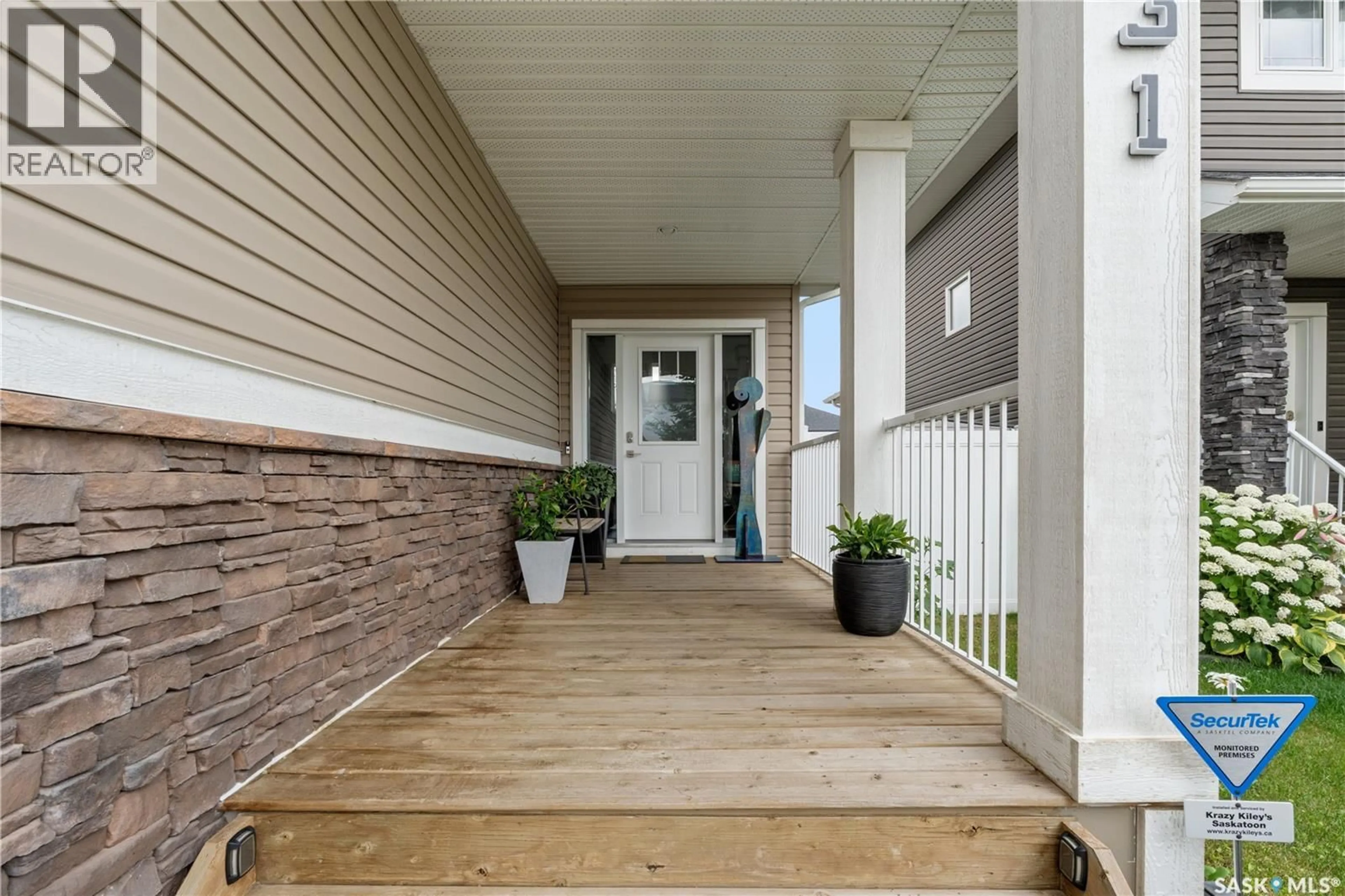 Indoor entryway for 1231 PRINGLE WAY, Saskatoon Saskatchewan S7T1C9