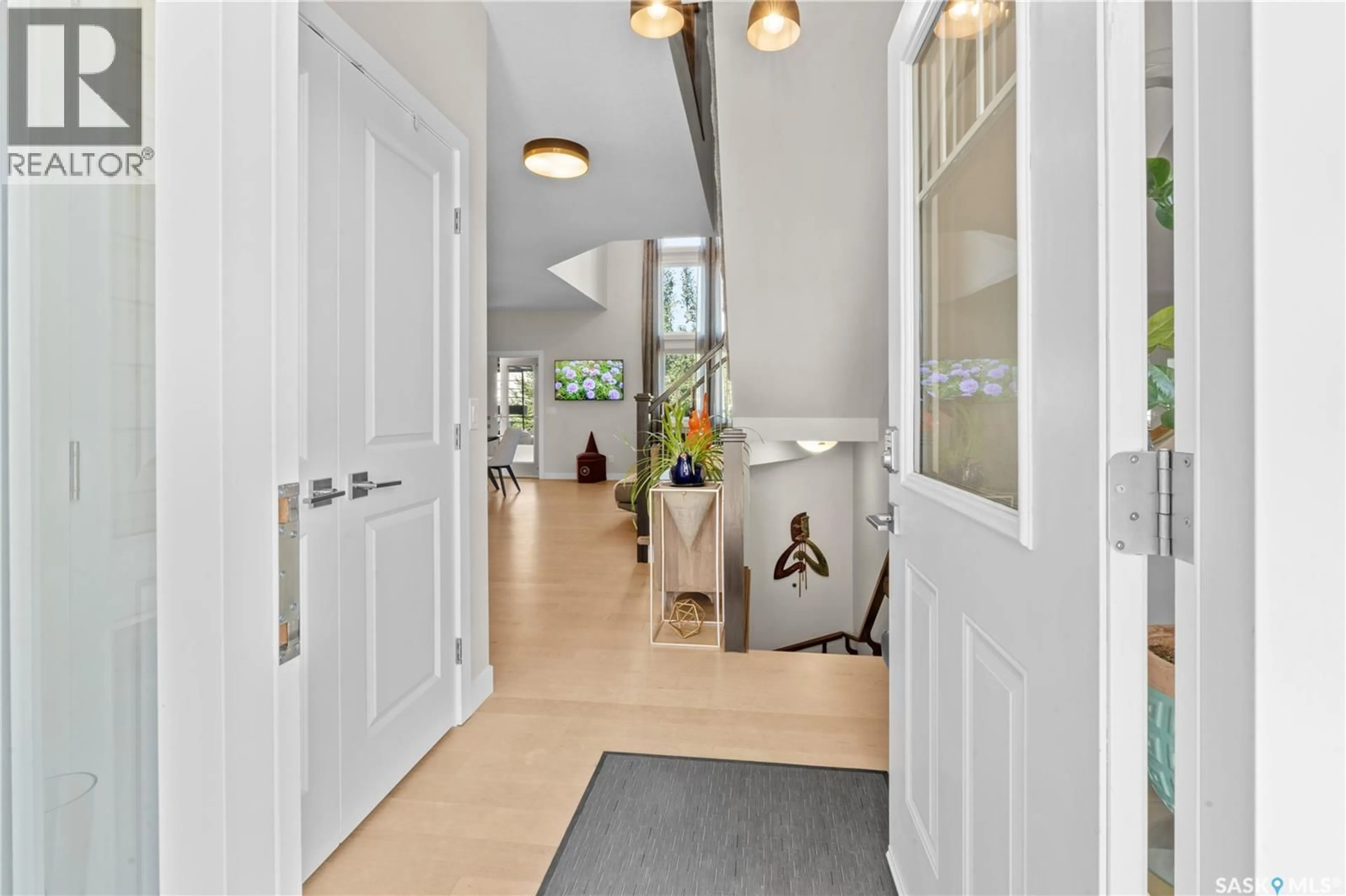 Indoor foyer for 1231 PRINGLE WAY, Saskatoon Saskatchewan S7T1C9
