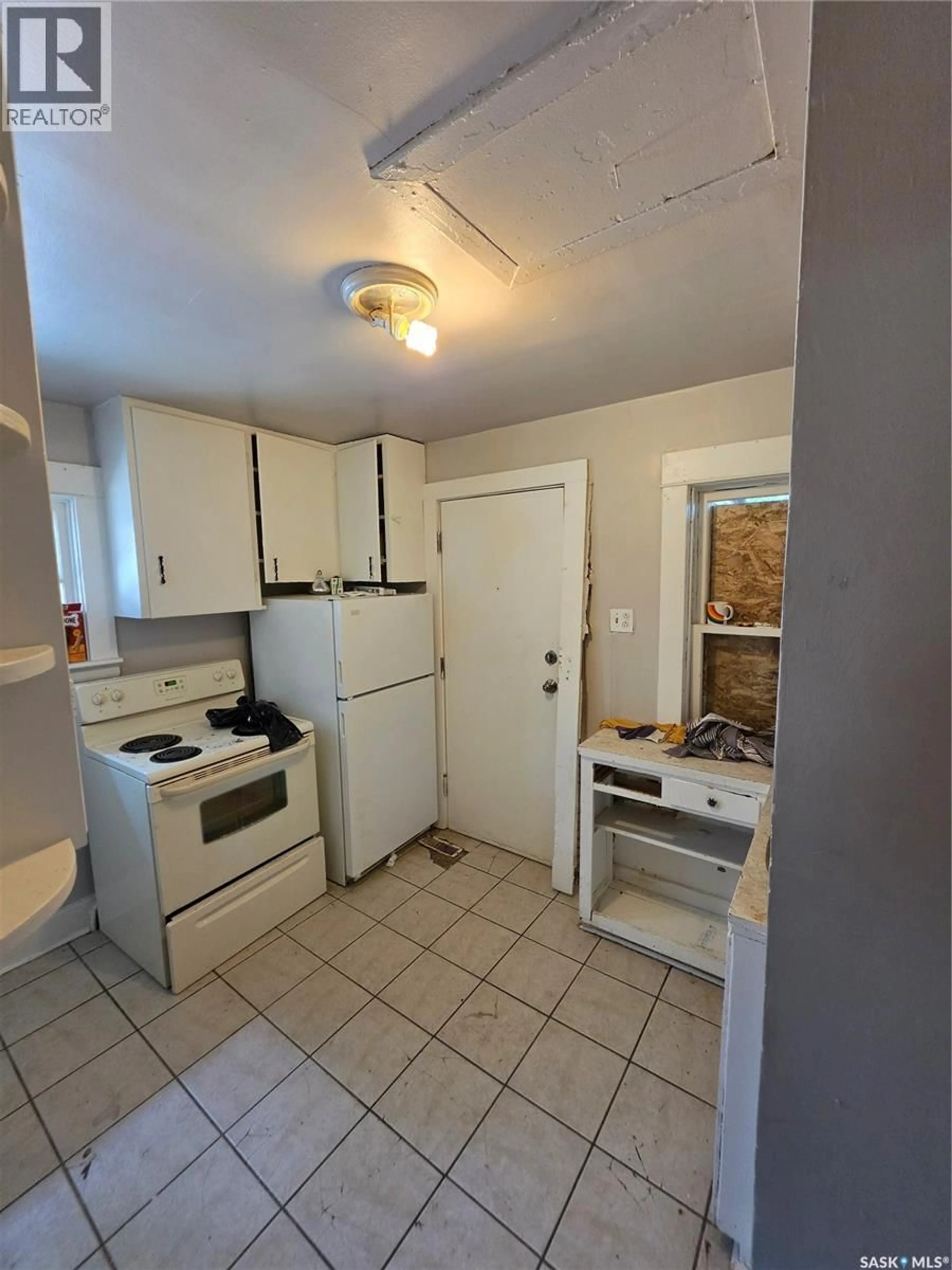 Standard kitchen, unknown for 1041 ARGYLE STREET, Regina Saskatchewan S4T3R4