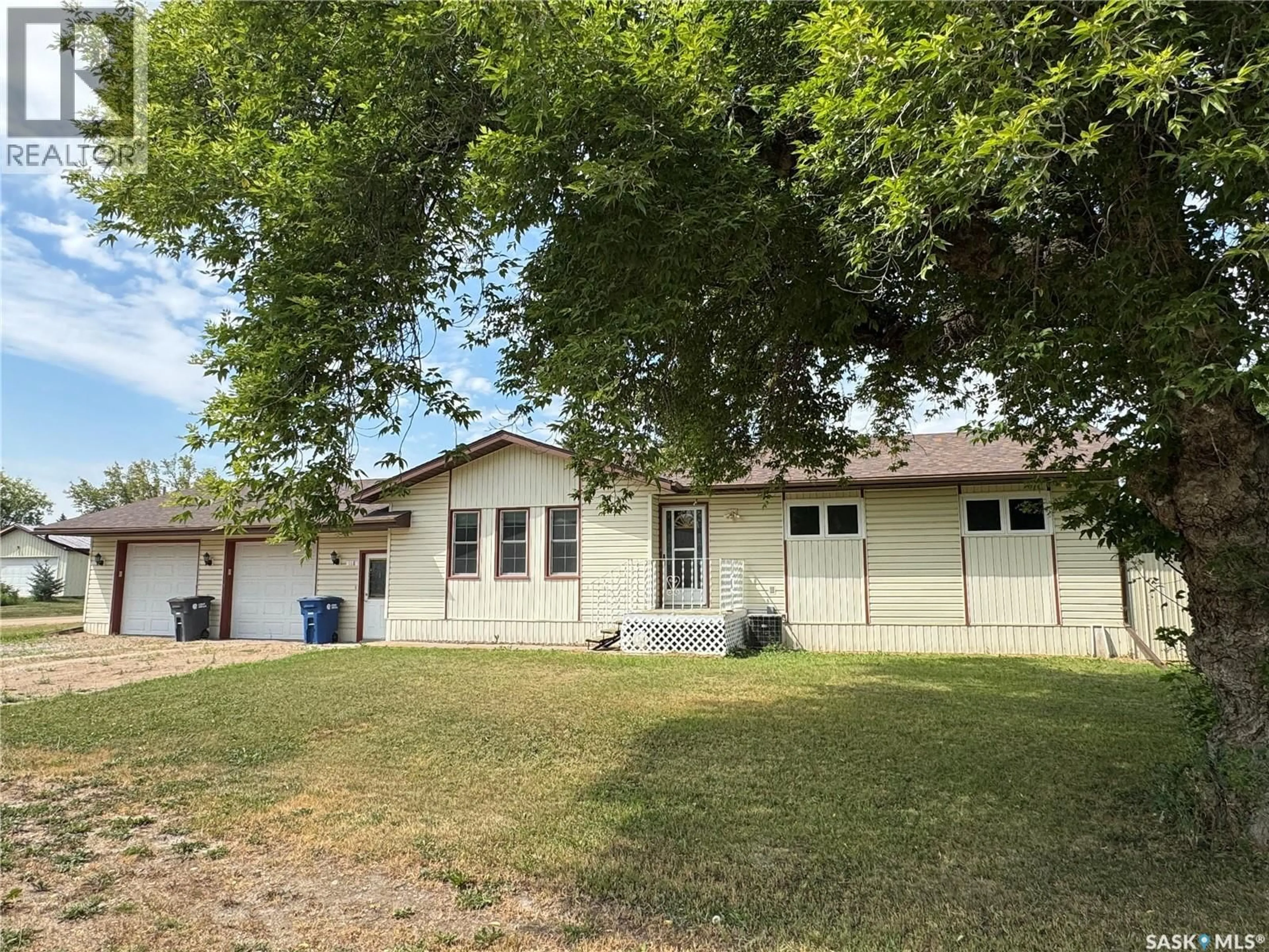 A pic from outside/outdoor area/front of a property/back of a property/a pic from drone, street for 118 MAIN STREET, Sintaluta Saskatchewan S0G4N0