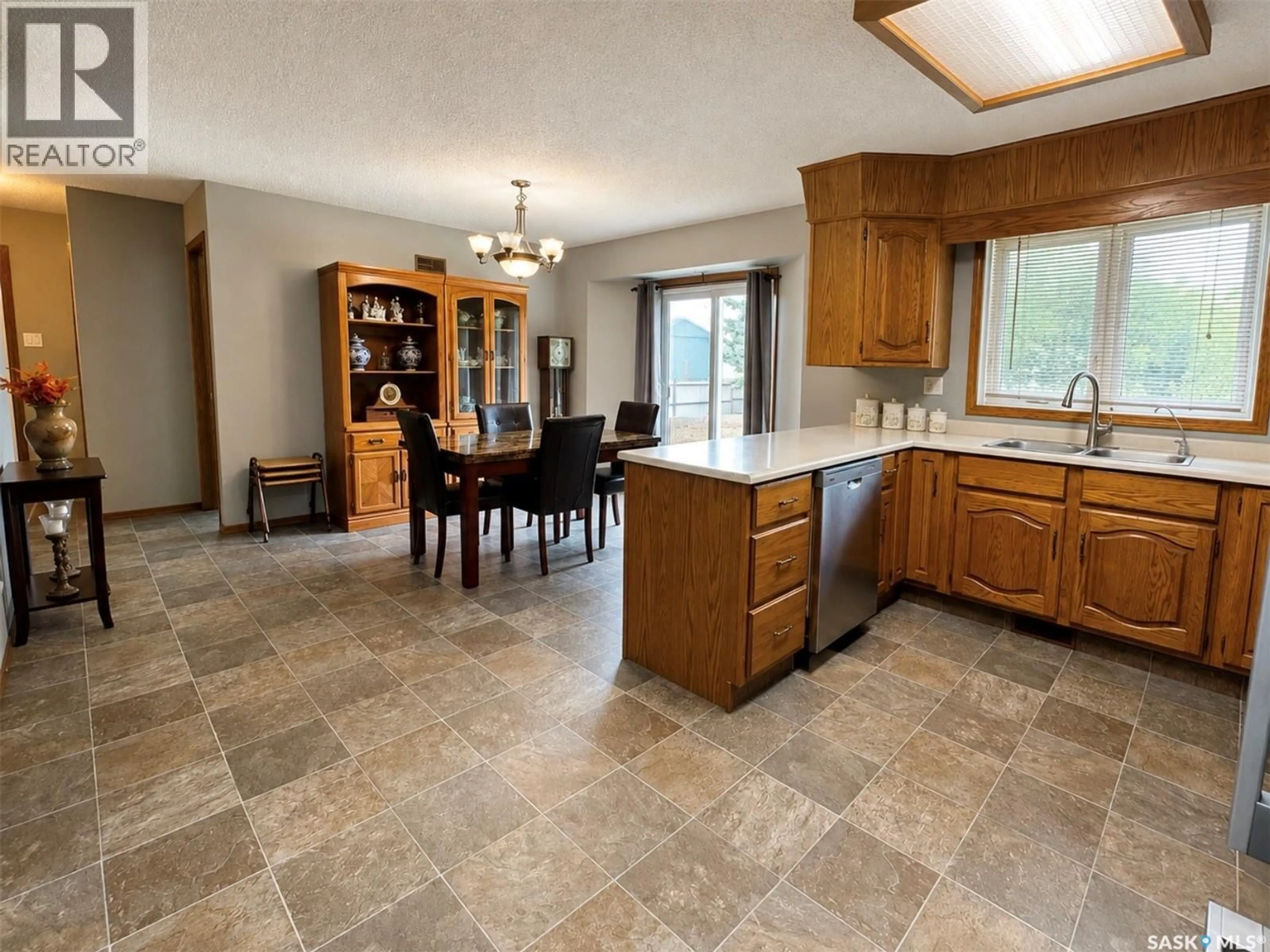 Open concept kitchen, ceramic/tile floor for 118 MAIN STREET, Sintaluta Saskatchewan S0G4N0